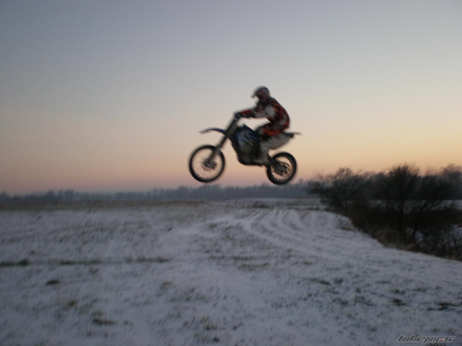 Photo 1524598