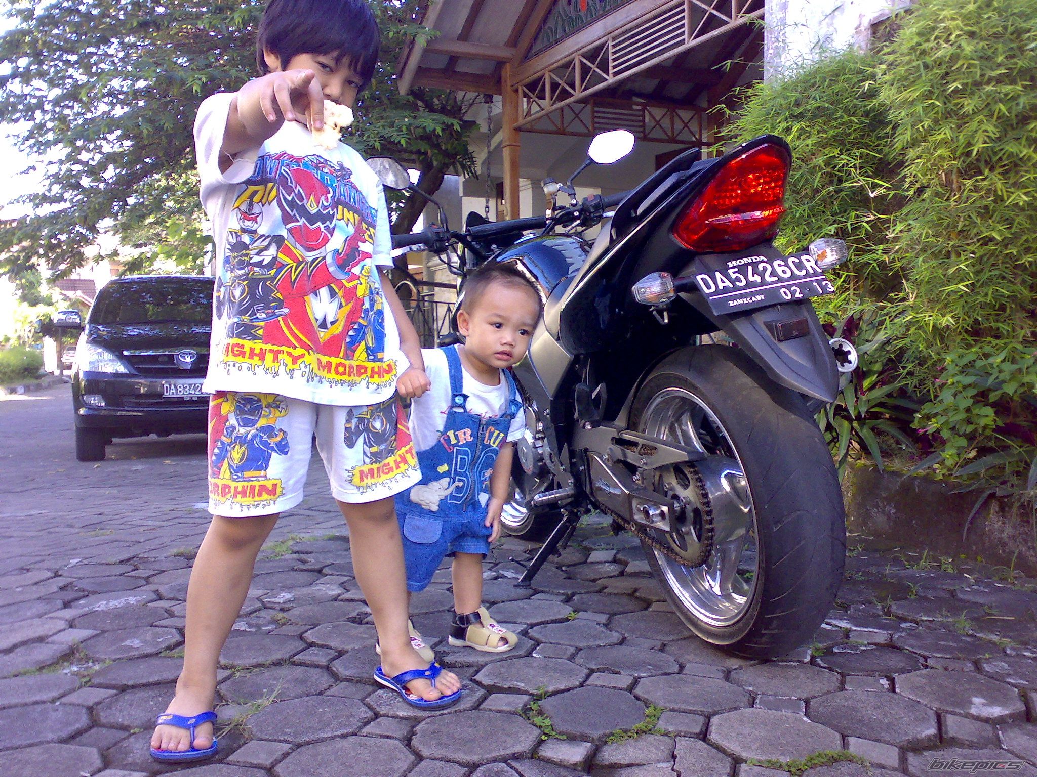 Photo 1525954