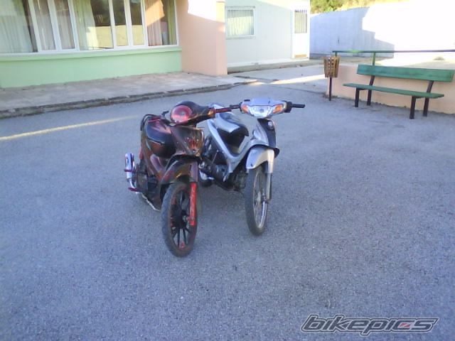 Photo 1526187