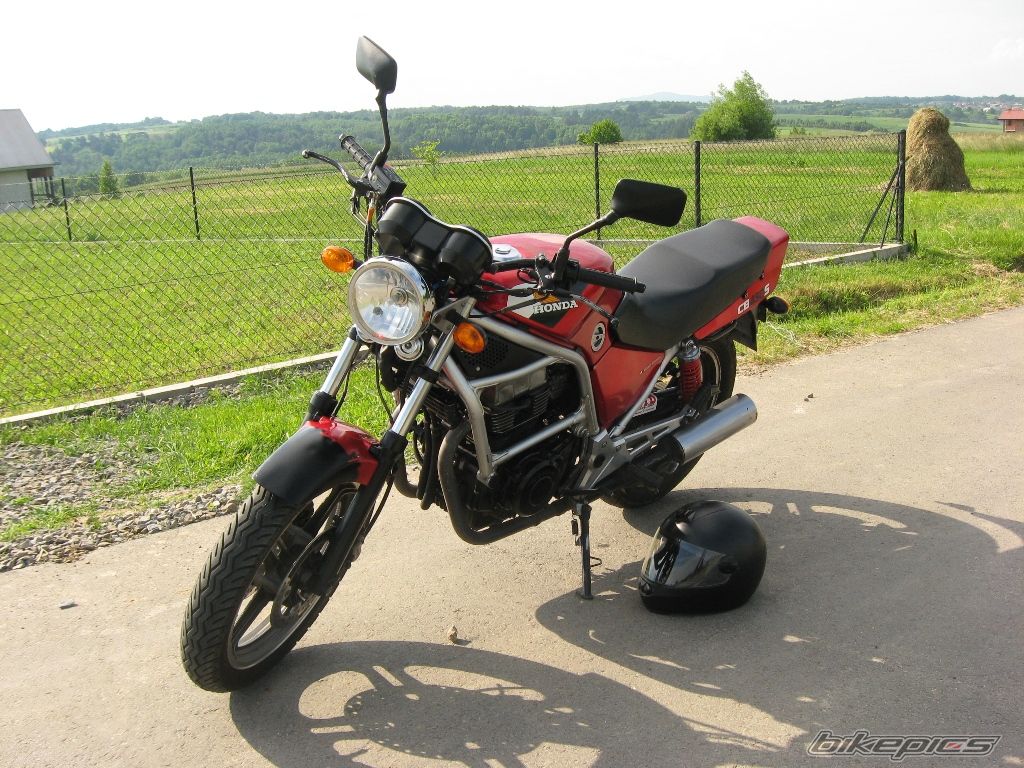 Photo 1526608