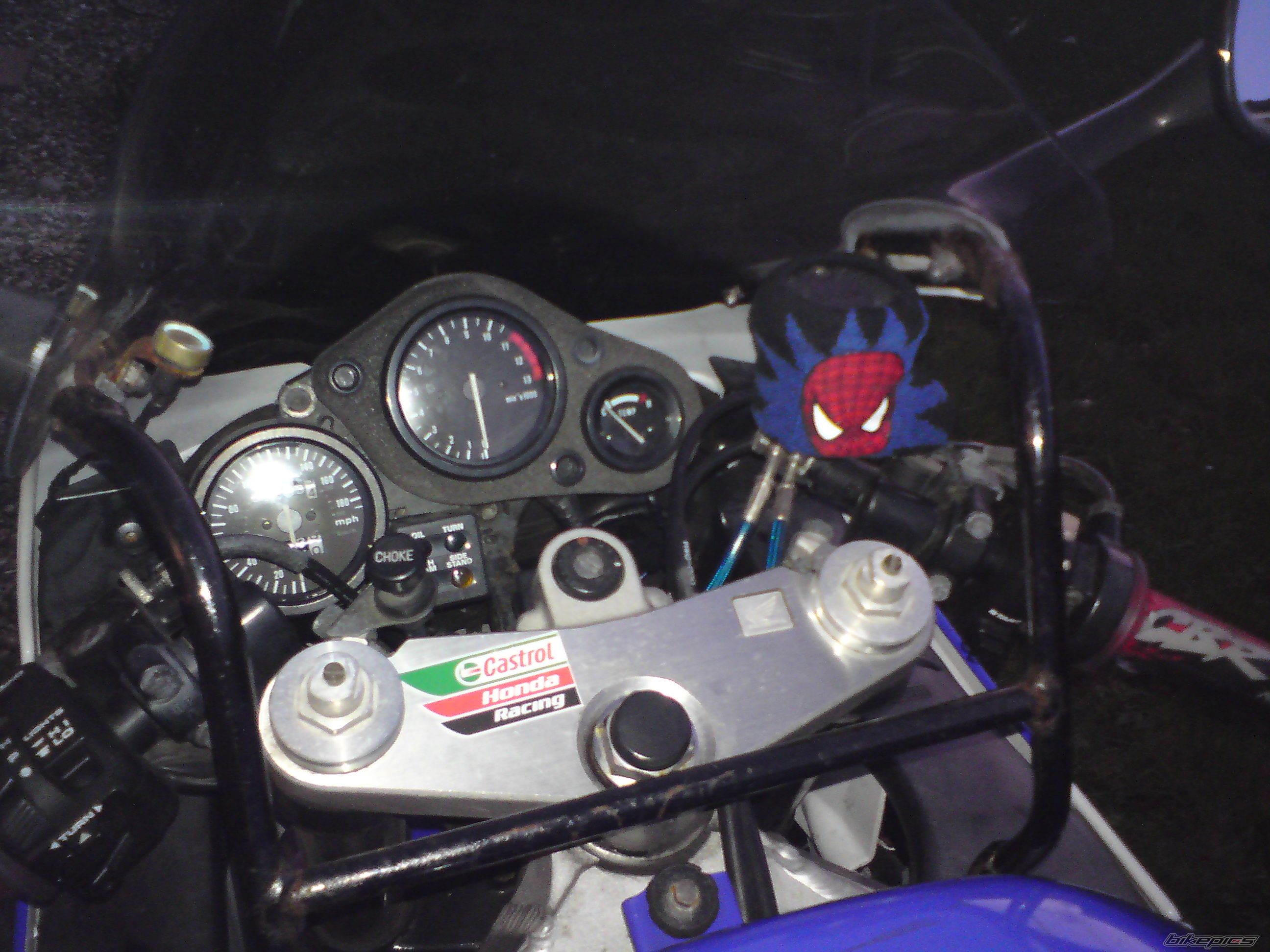 Photo 1526828