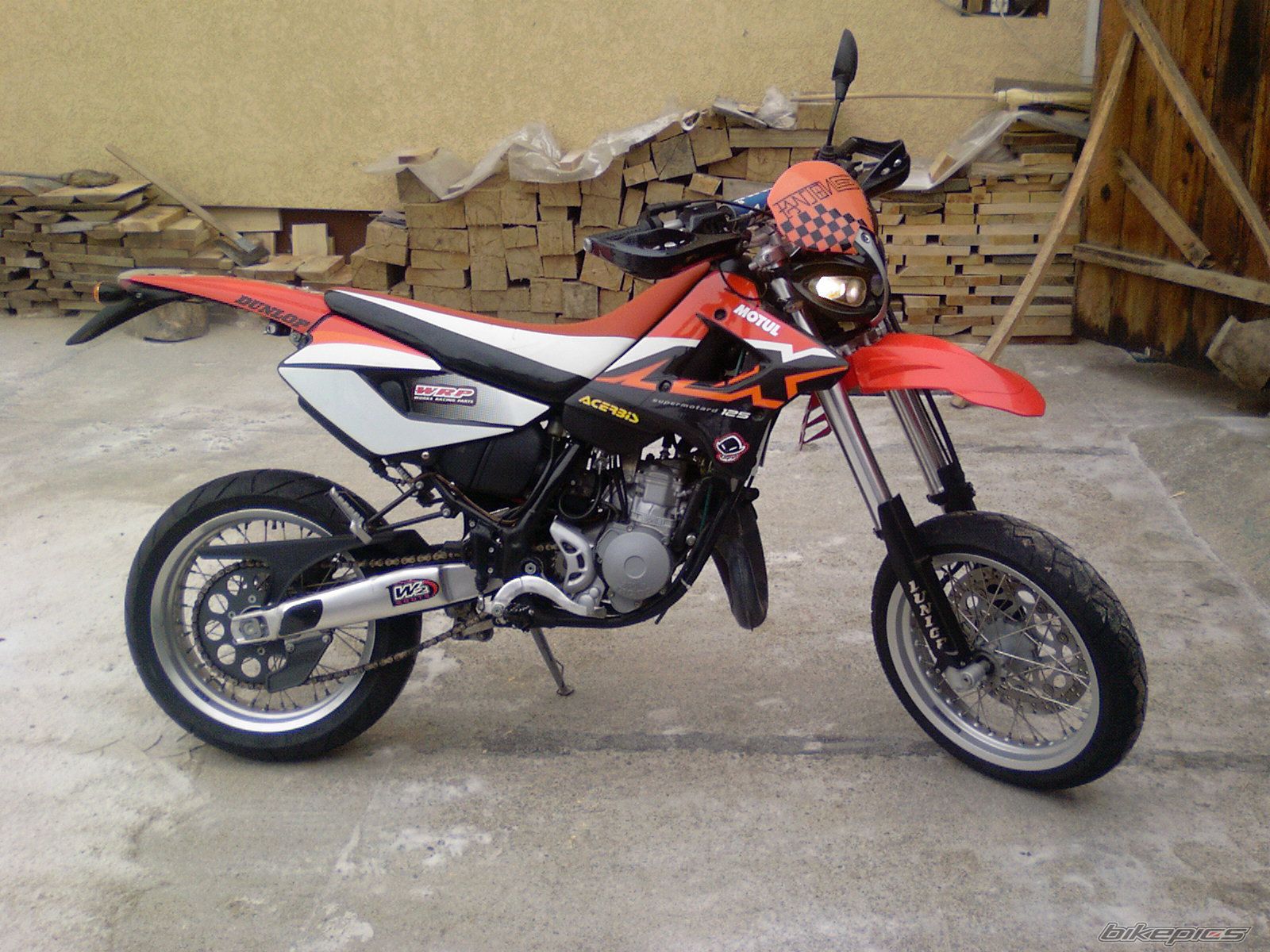 Photo 1527191