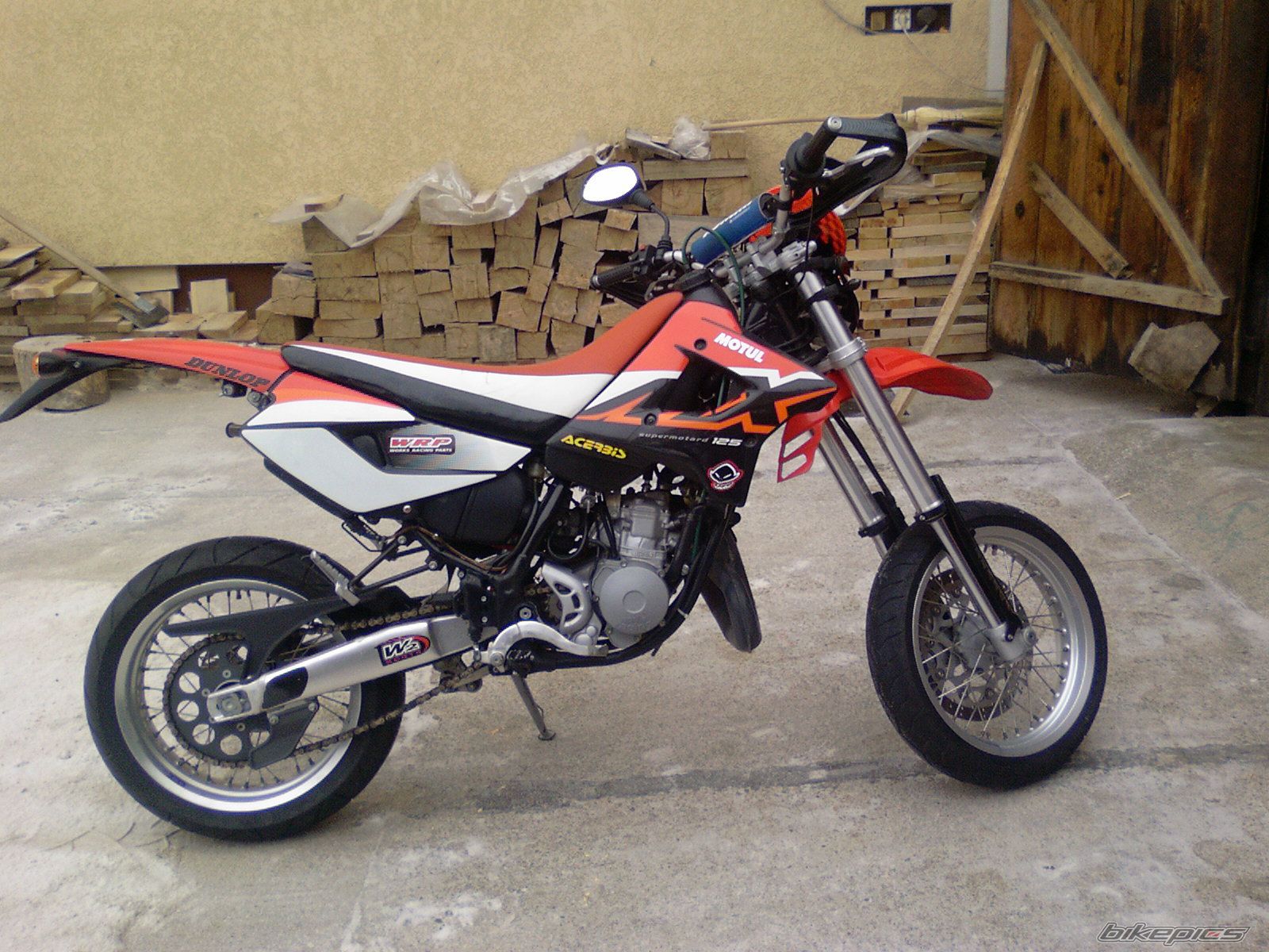 Photo 1527195
