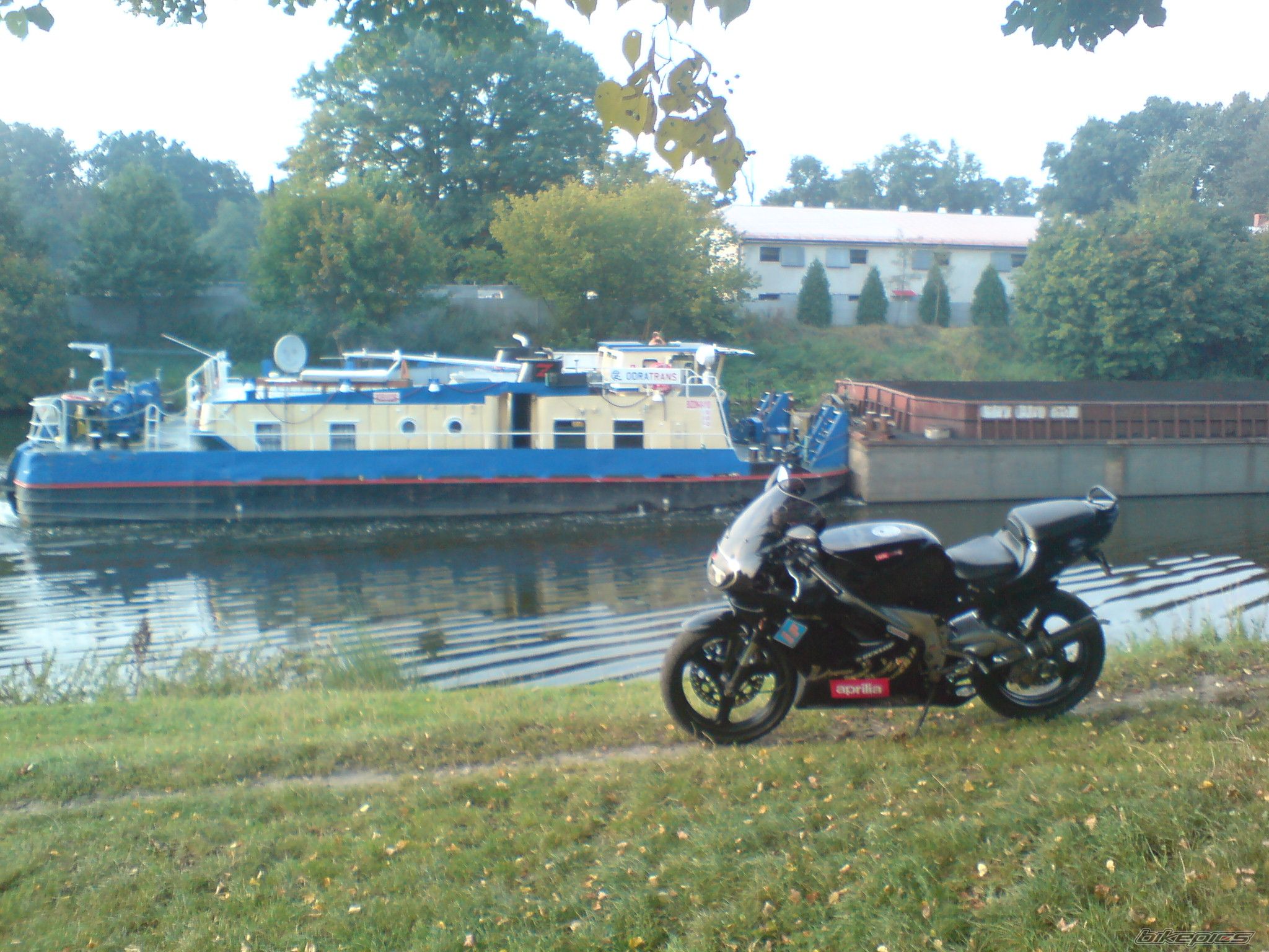 Photo 1527835