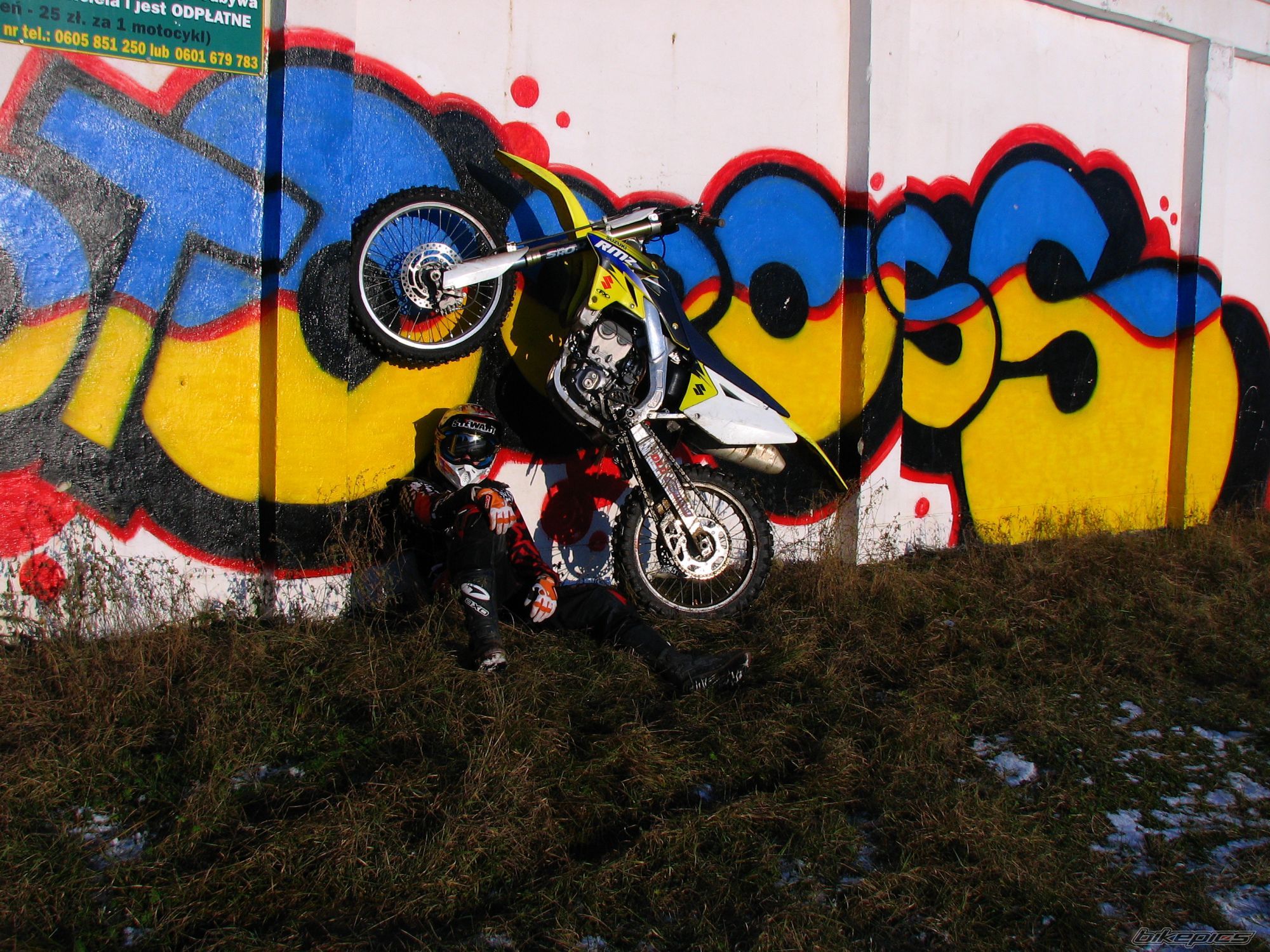 Photo 1527960
