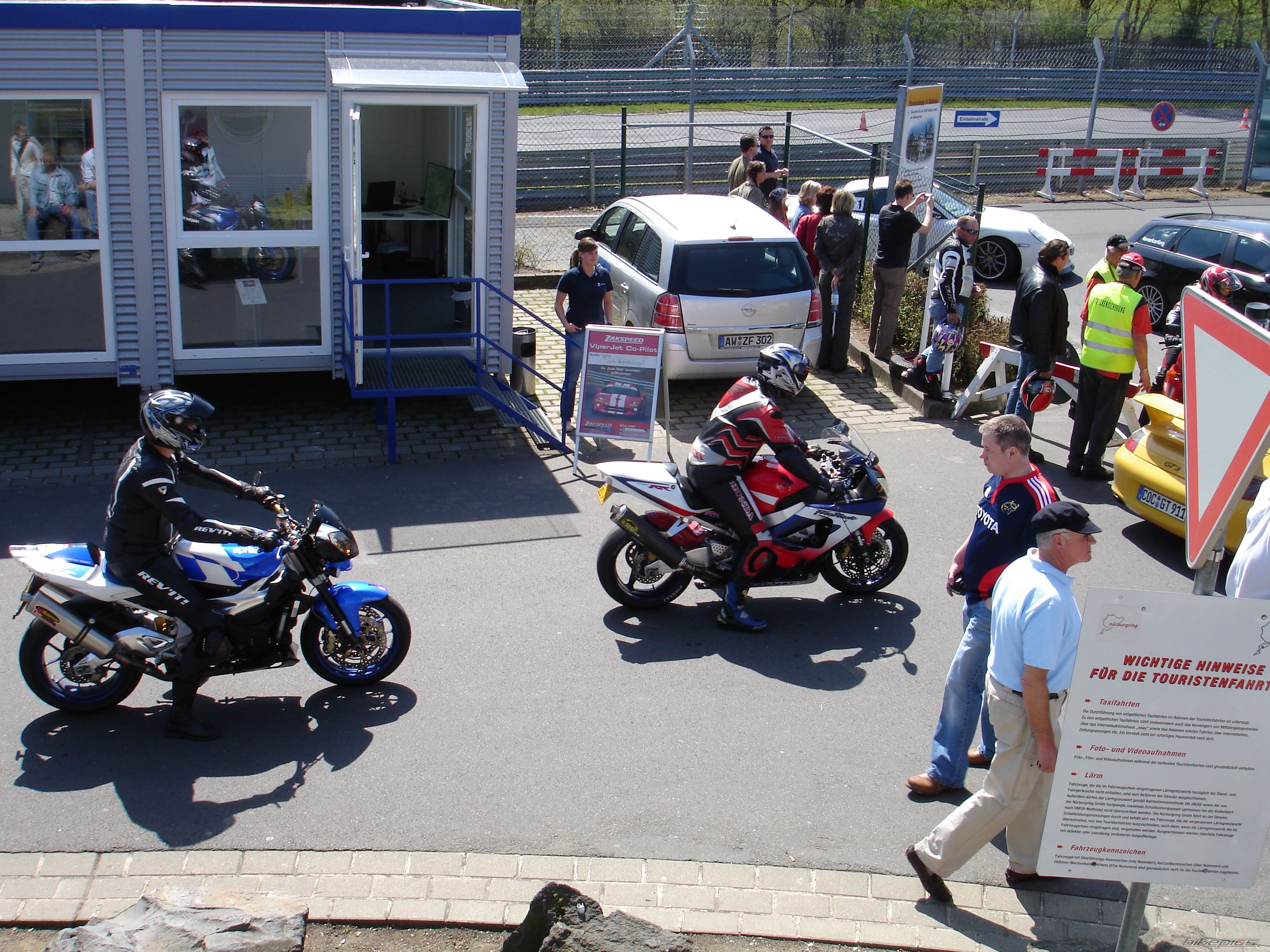 Photo 1527979