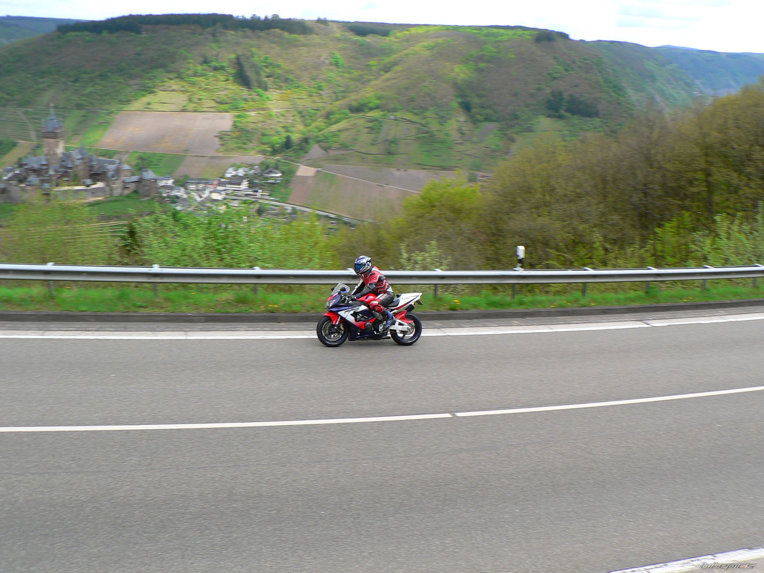 Photo 1527982