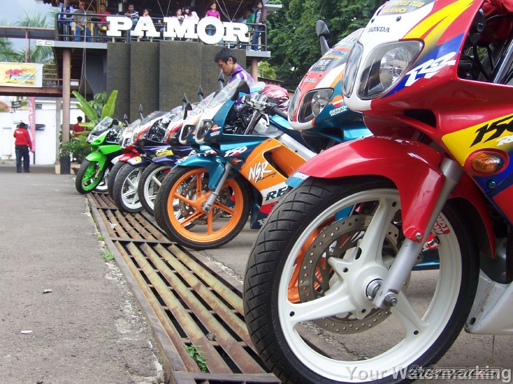 Photo 1528180