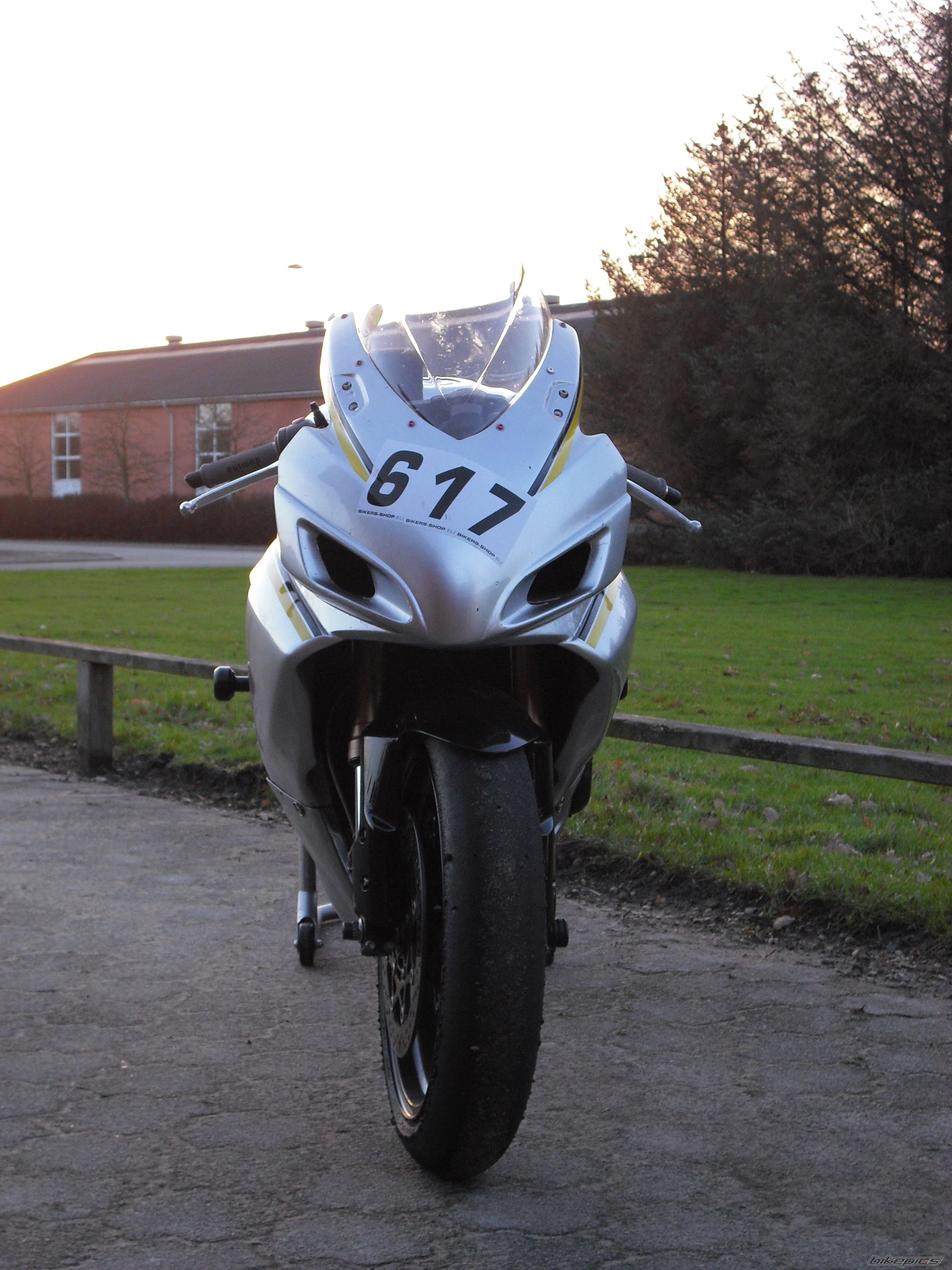 Photo 1528213