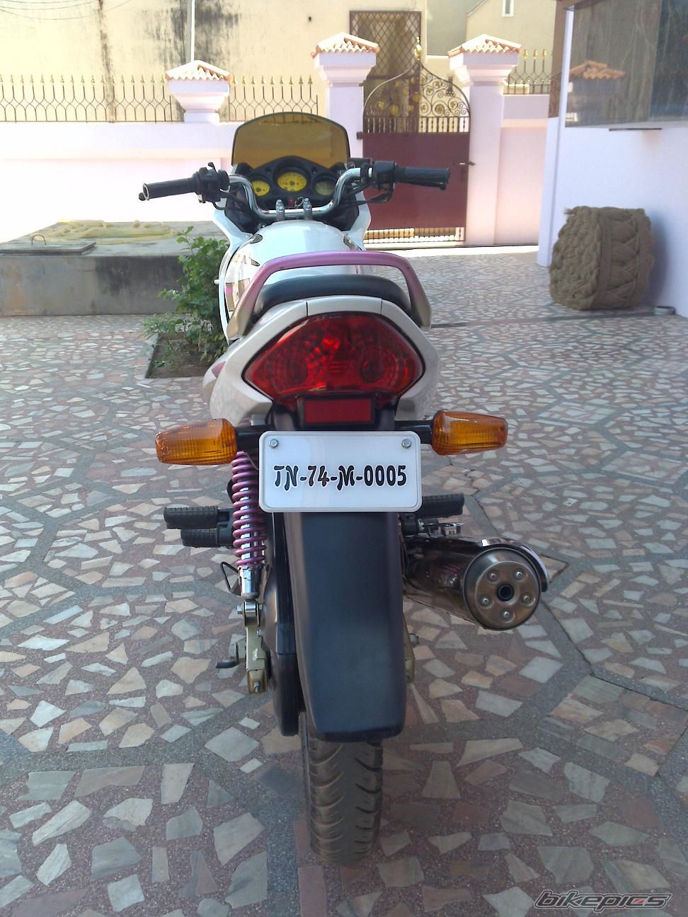 Photo 1528225