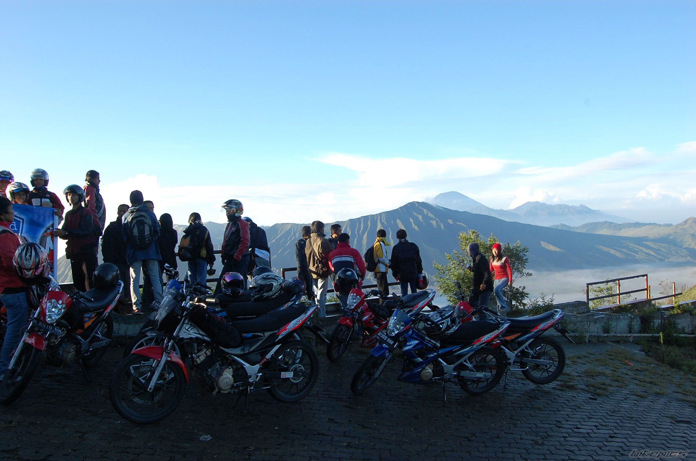 Photo 1528248