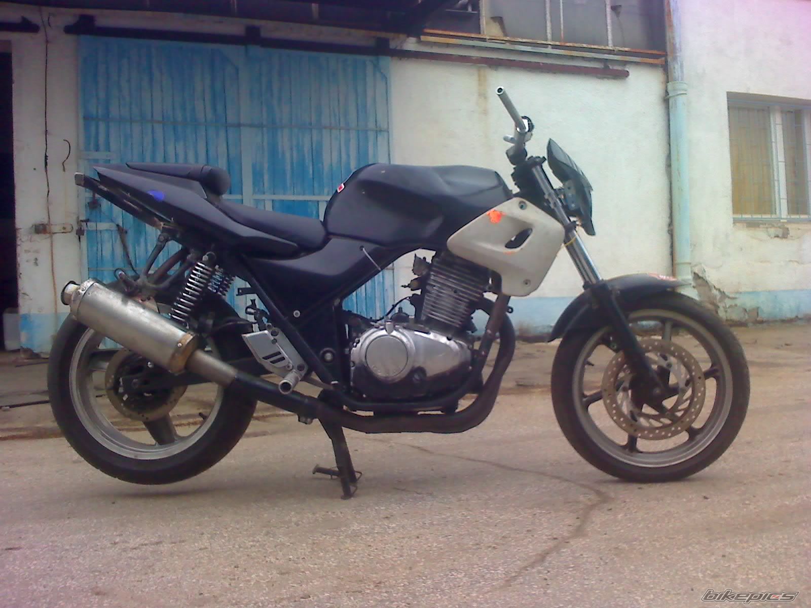 Photo 1528327