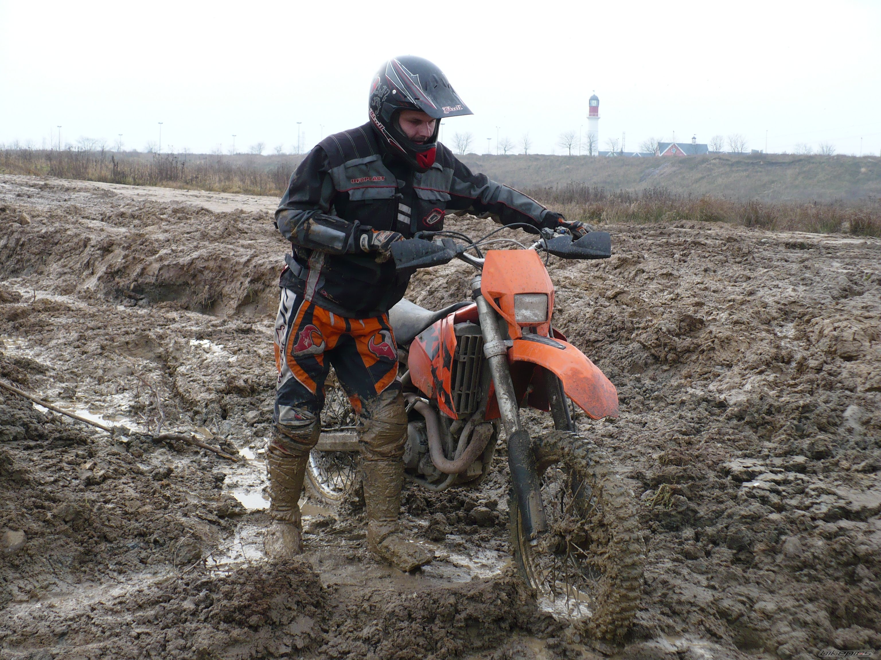 Photo 1528737