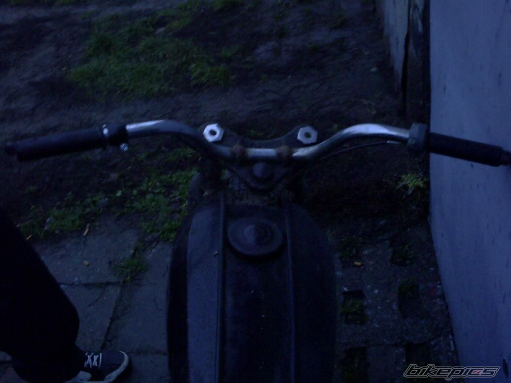 Photo 1529983