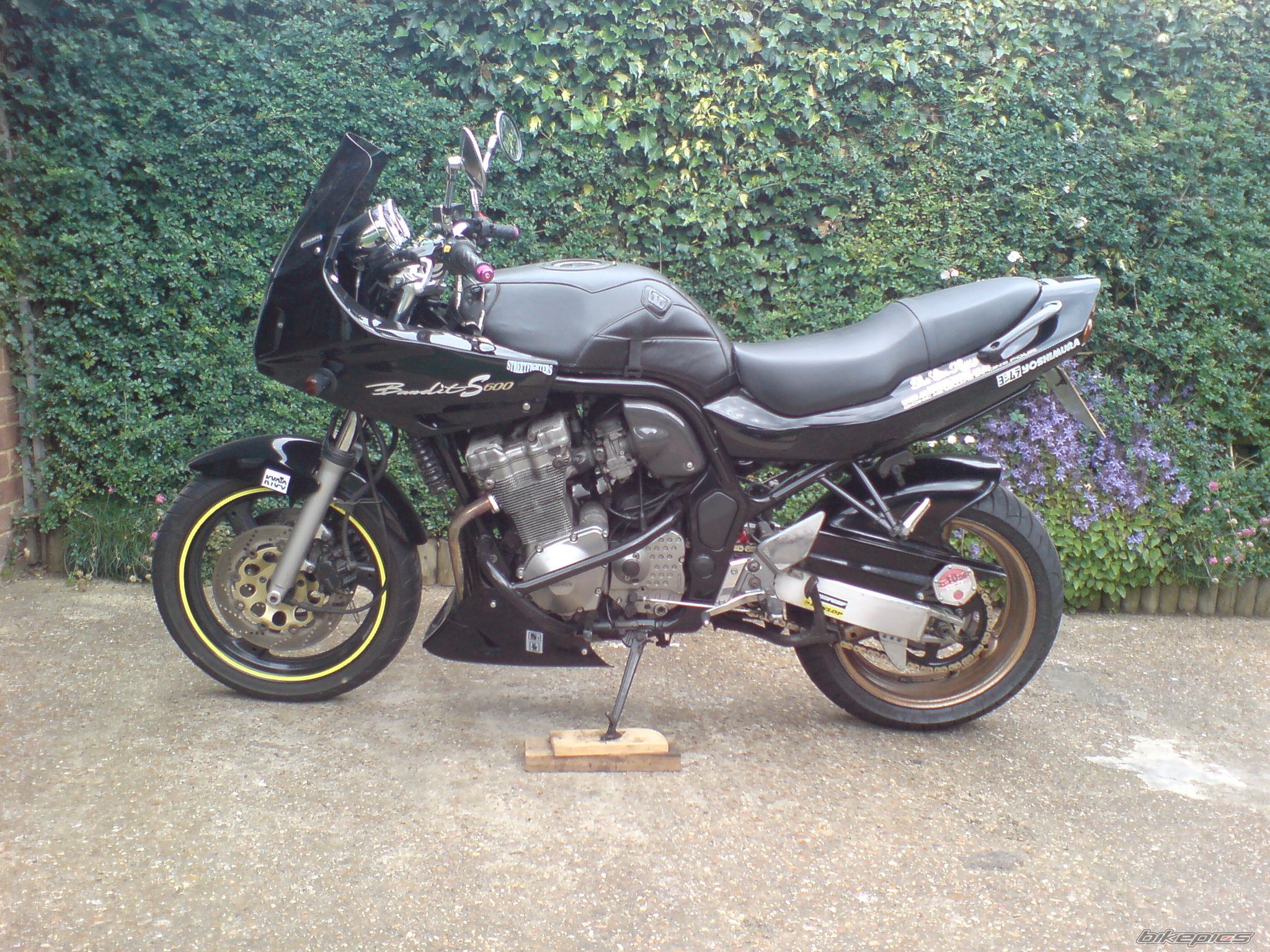 Photo 1530892