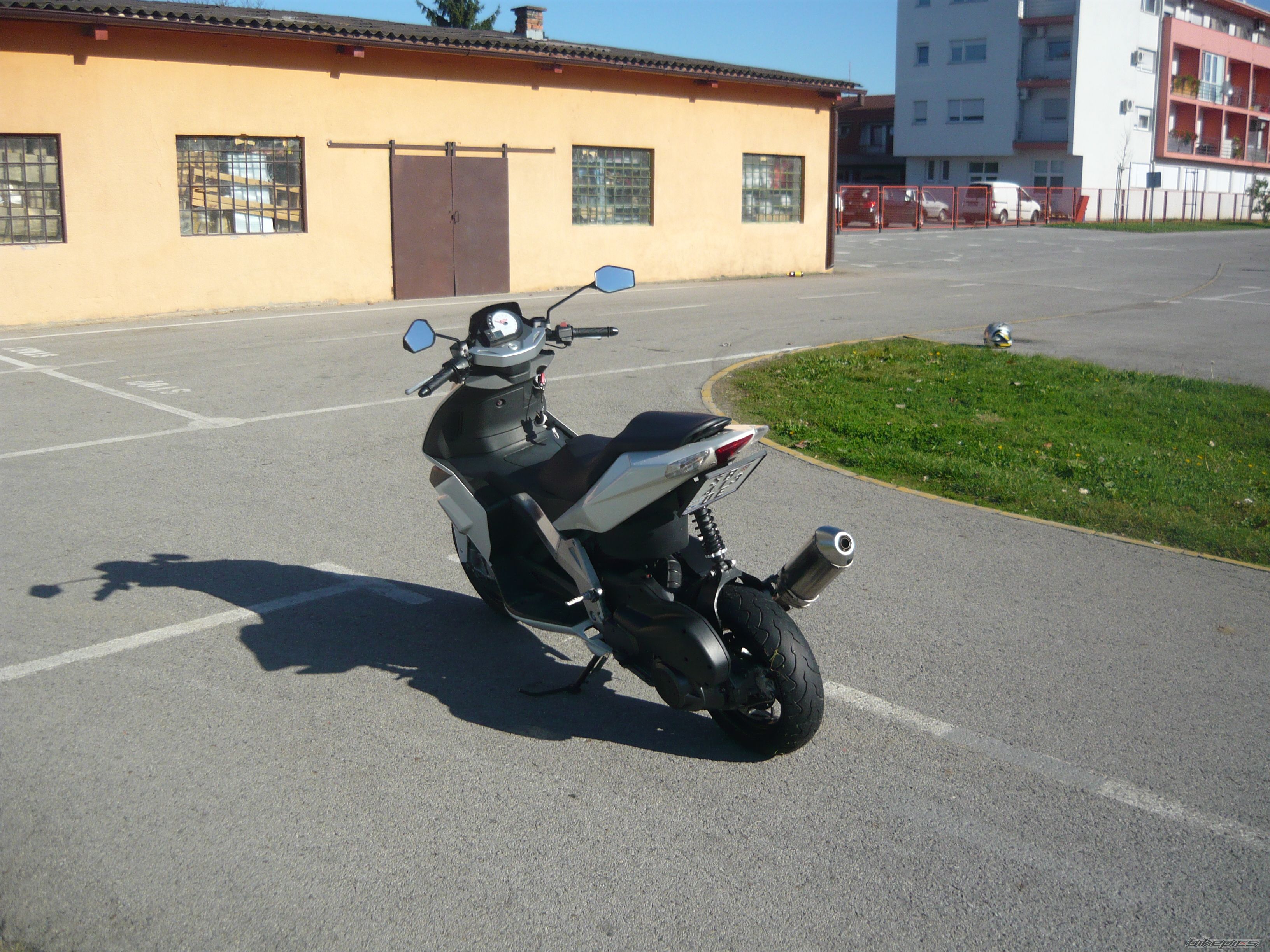 Photo 1530988