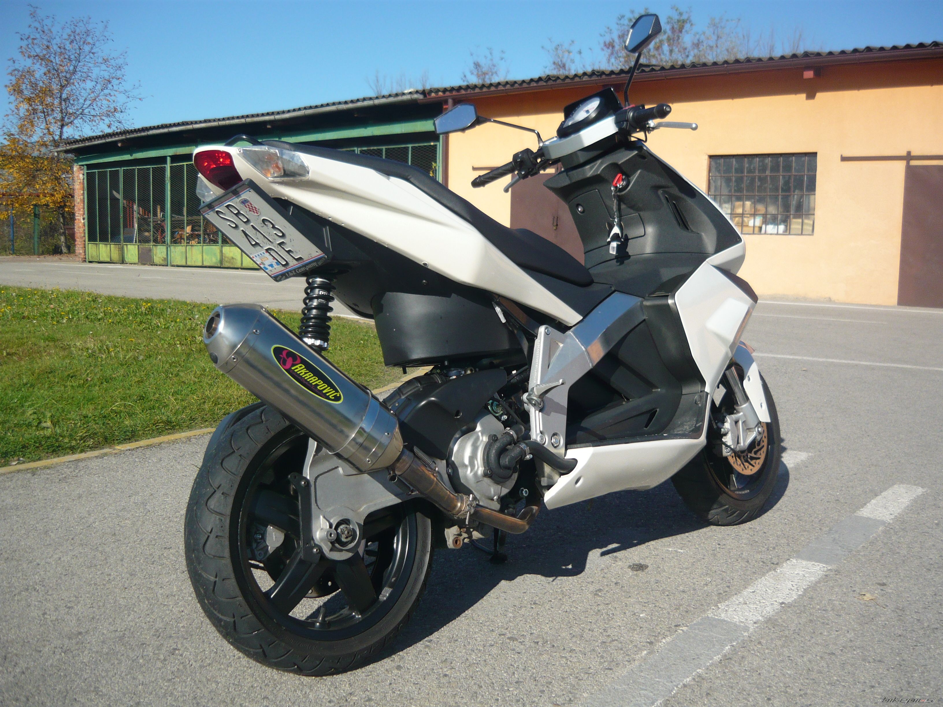 Photo 1530994