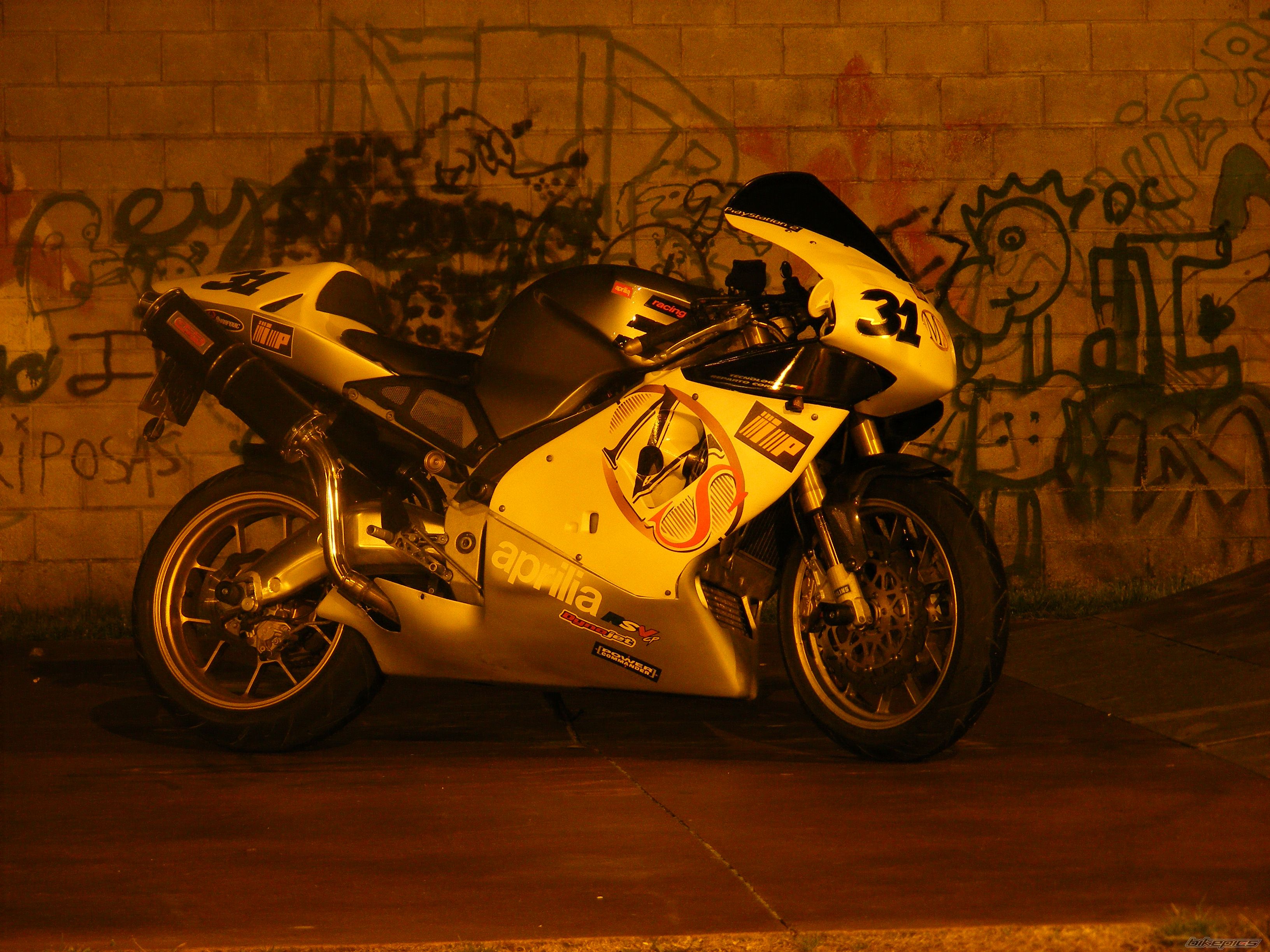 Photo 1531298