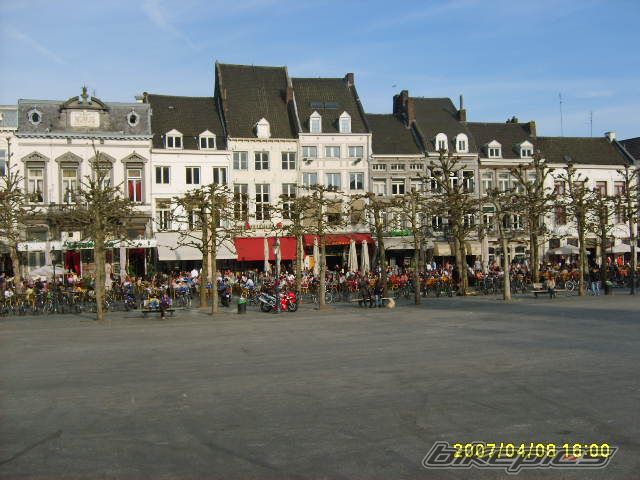 Photo 1532074