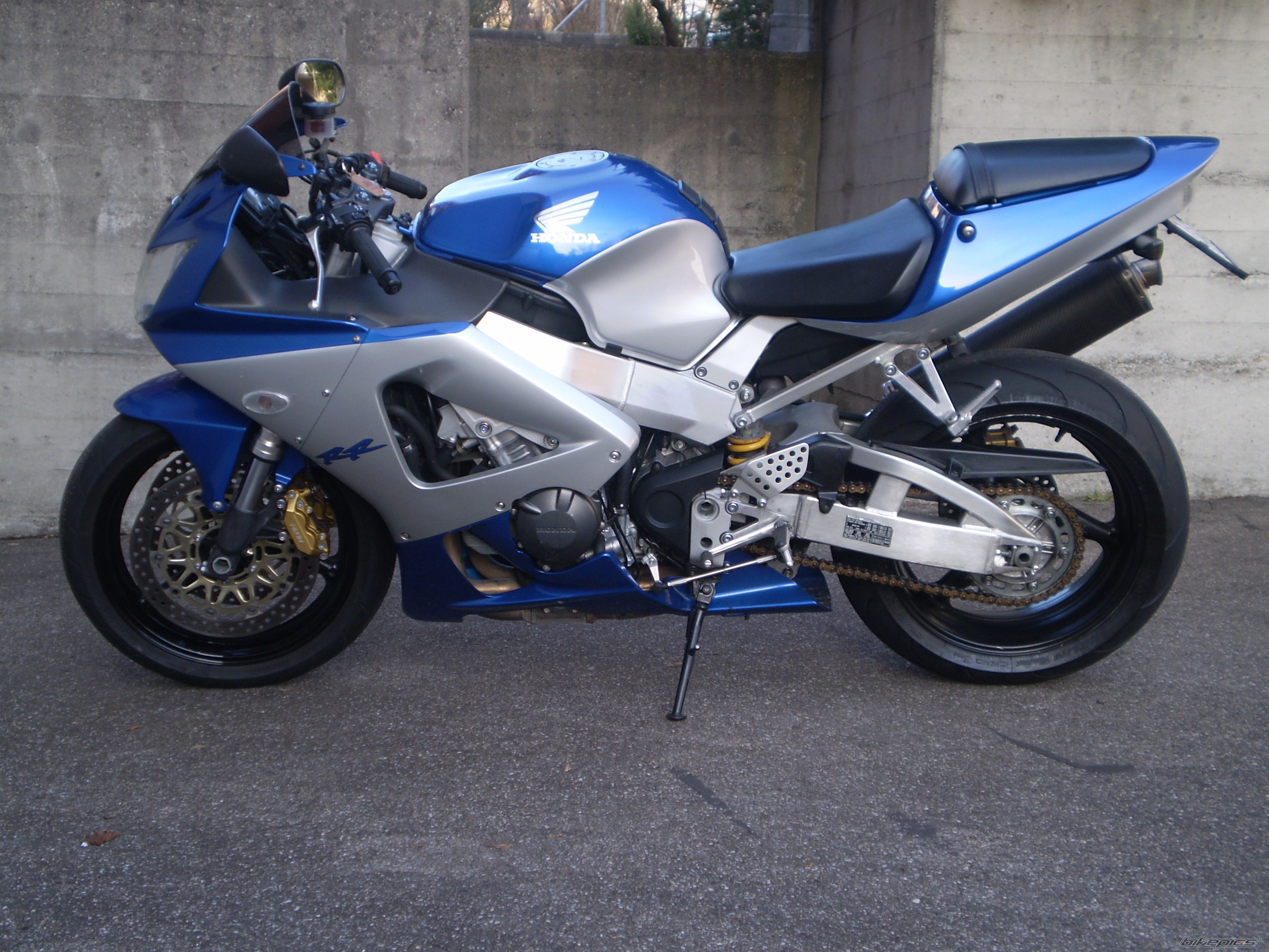 Photo 1533273