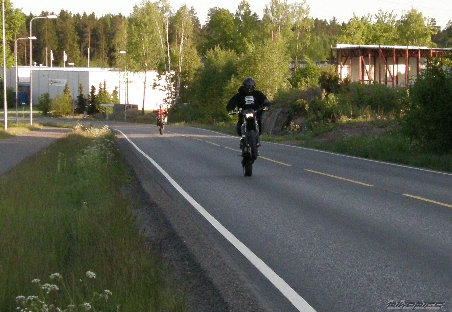Photo 1533596