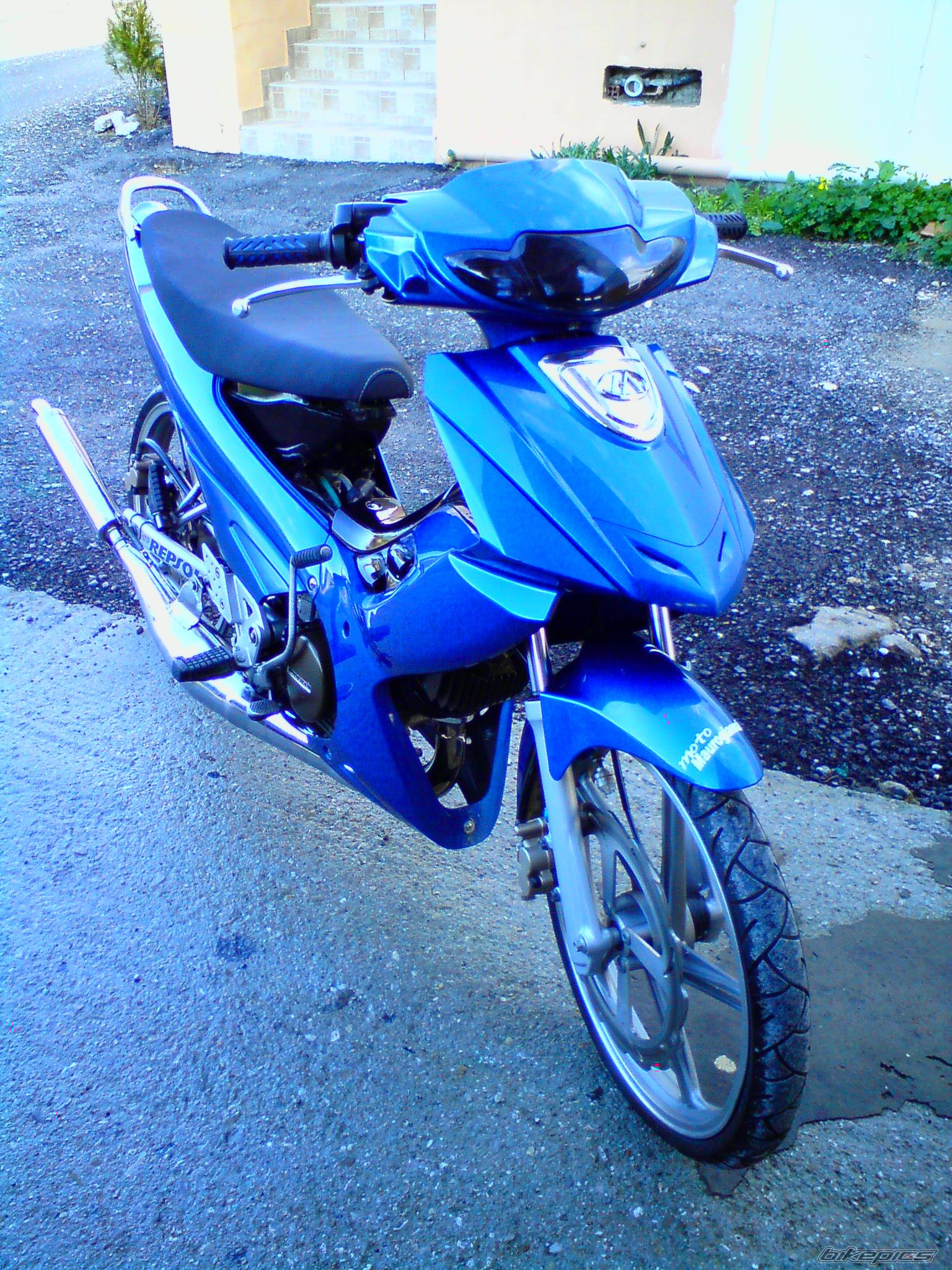 Photo 1533696