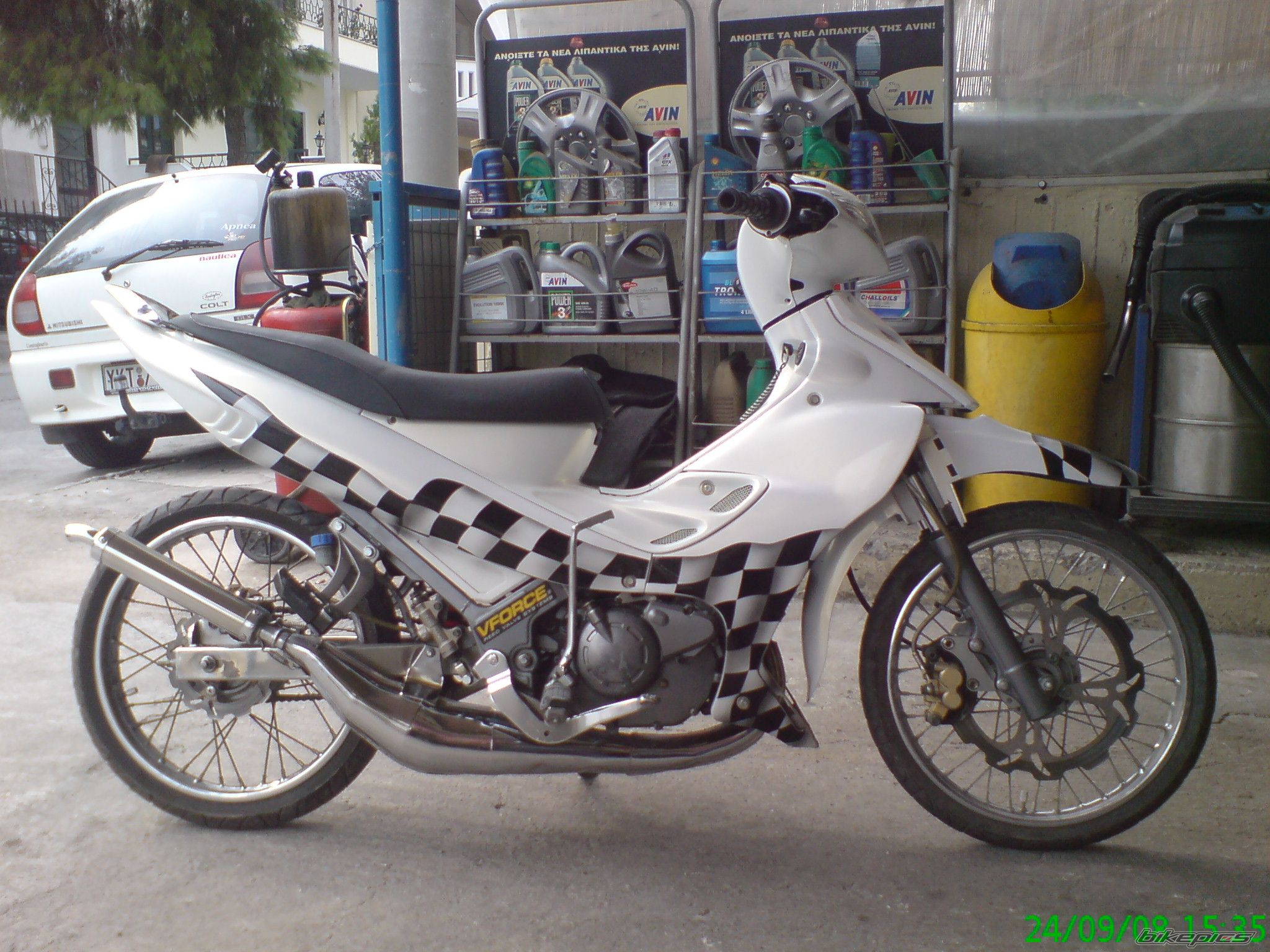 Photo 1533896