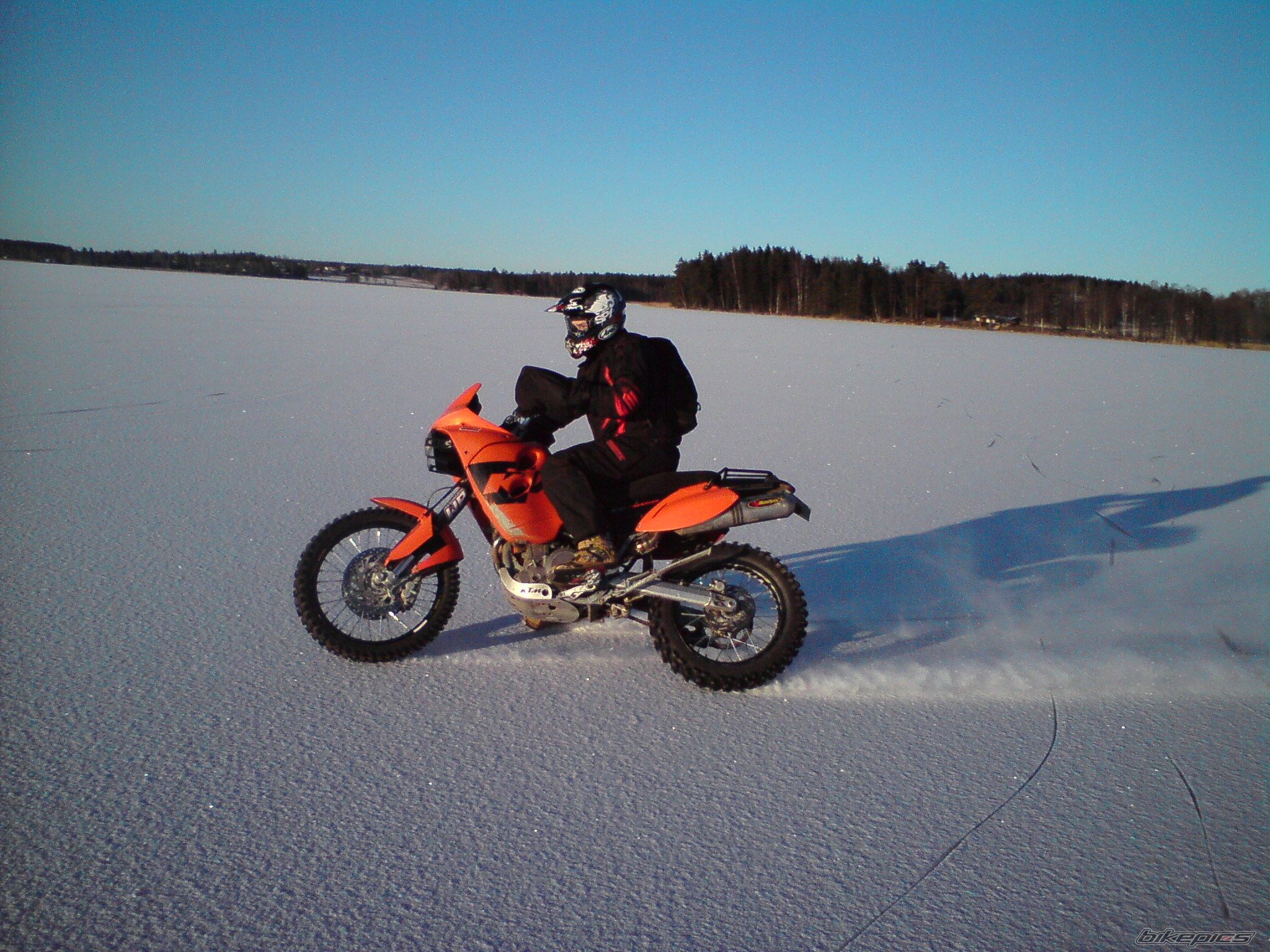 Photo 1533984