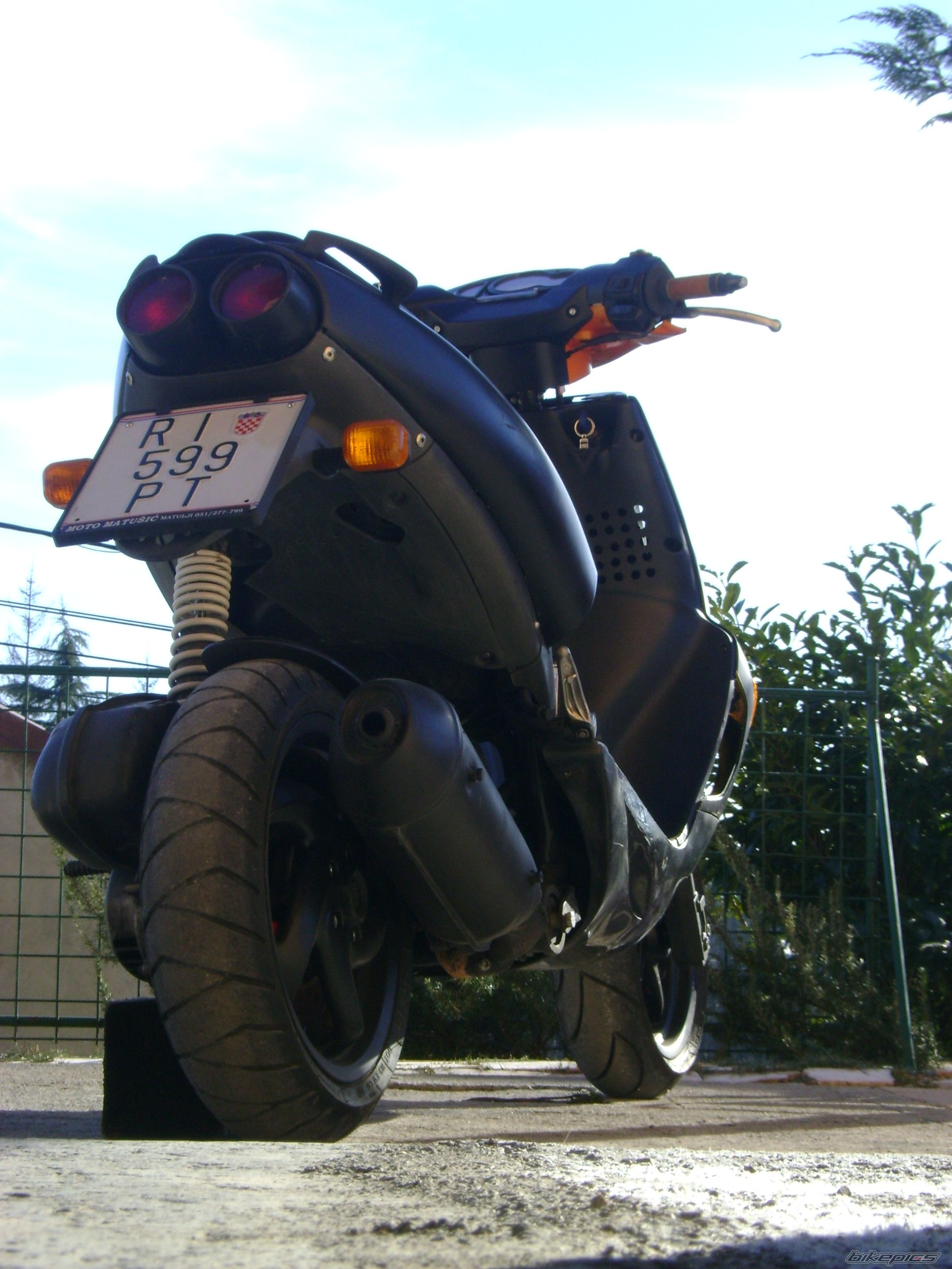 Photo 1535475