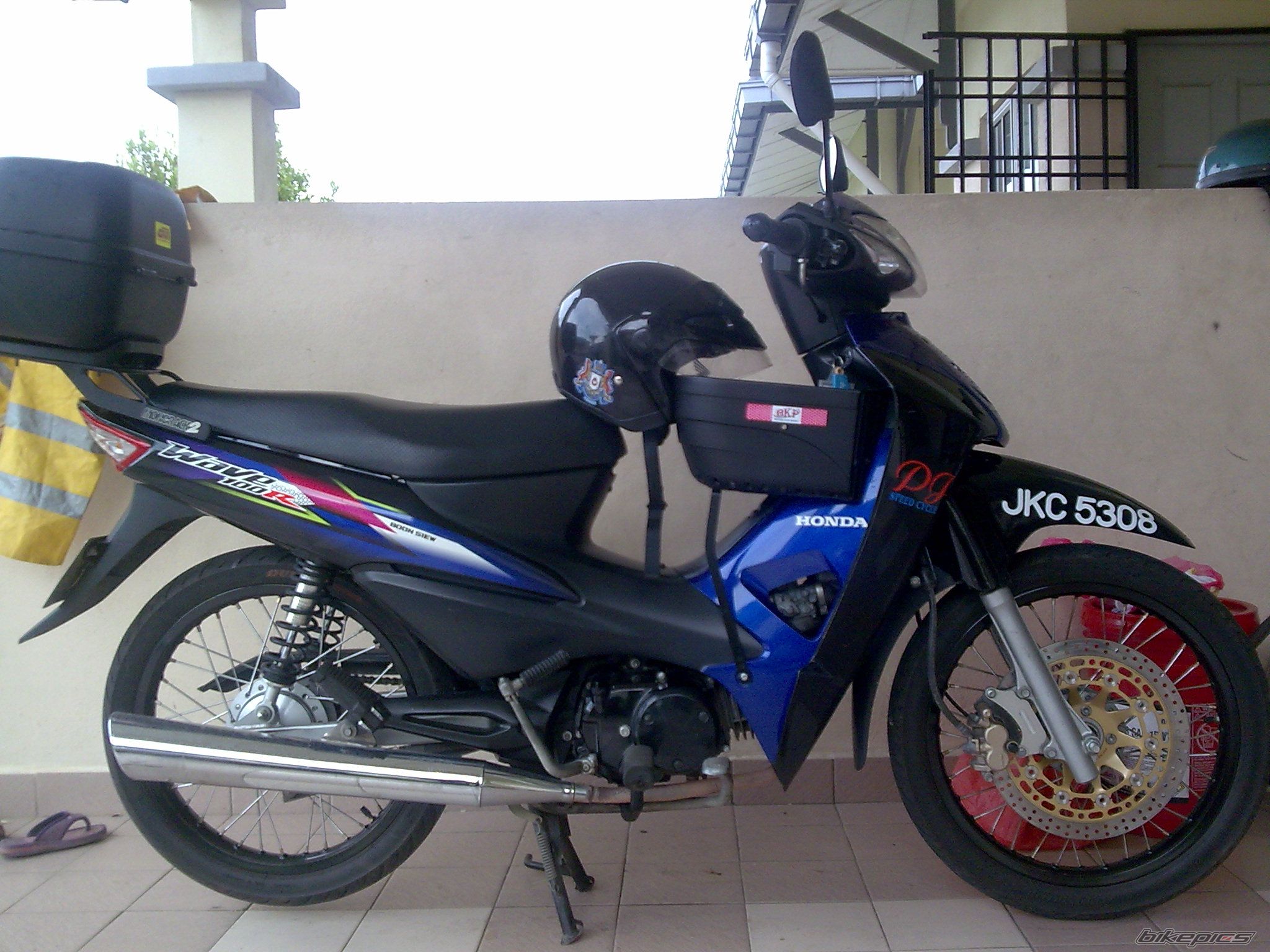 Photo 1535798