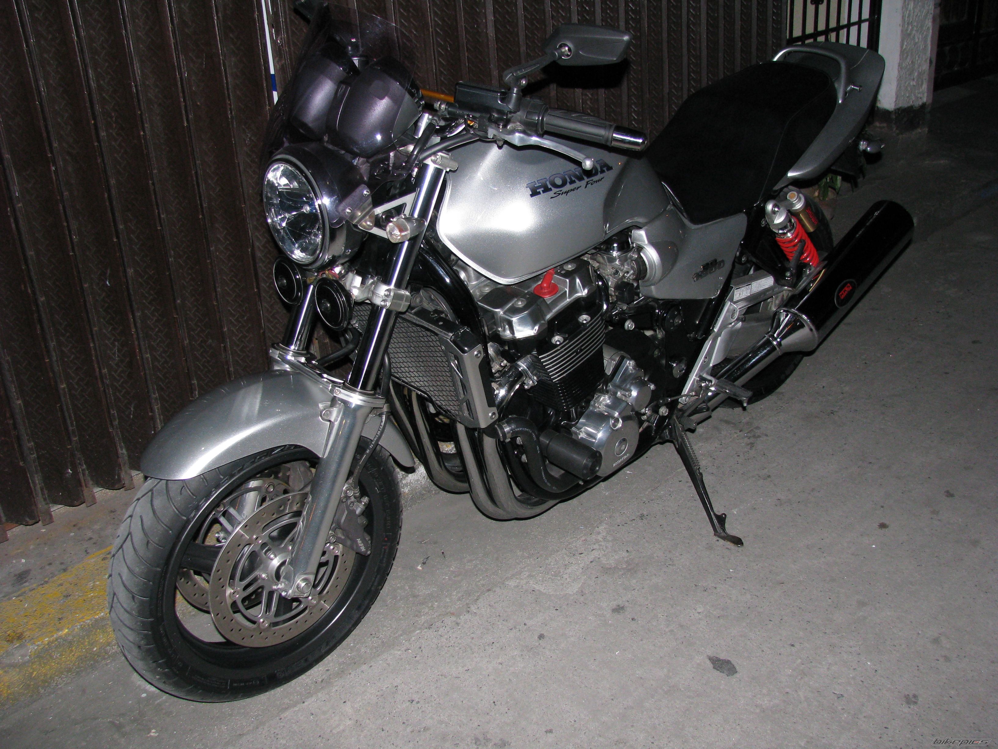 Photo 1537569