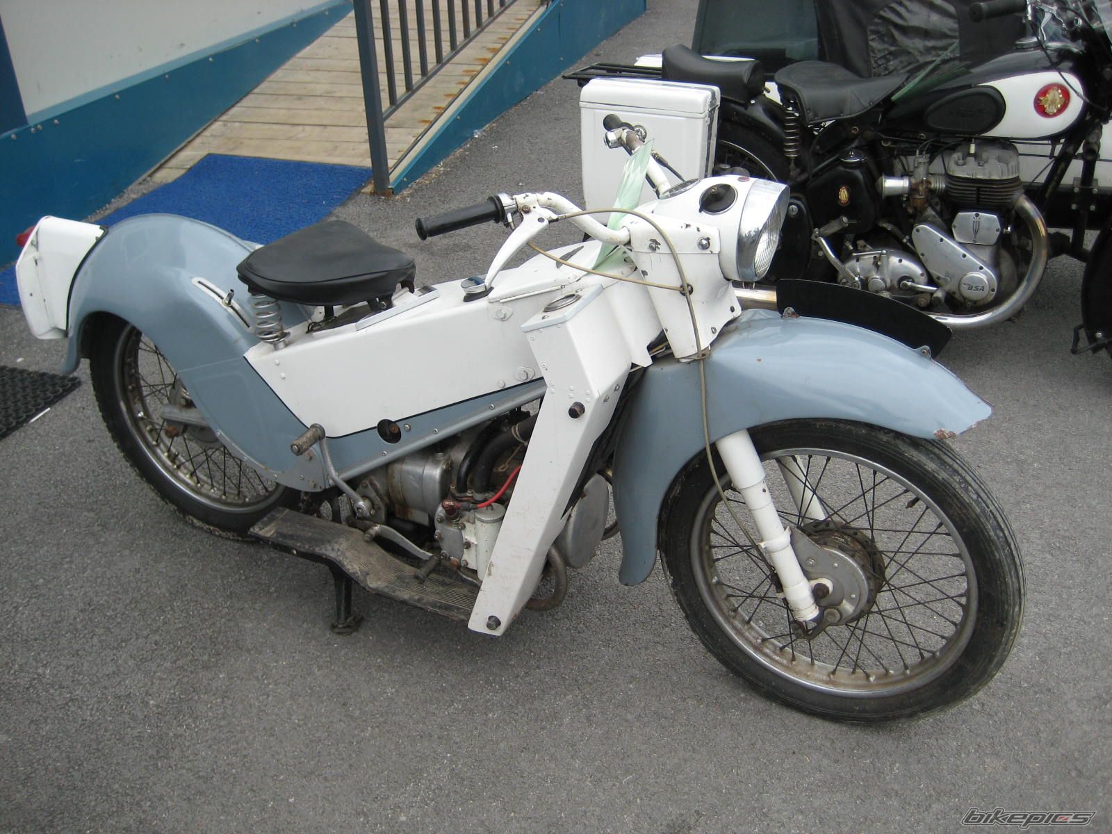 Photo 1537744