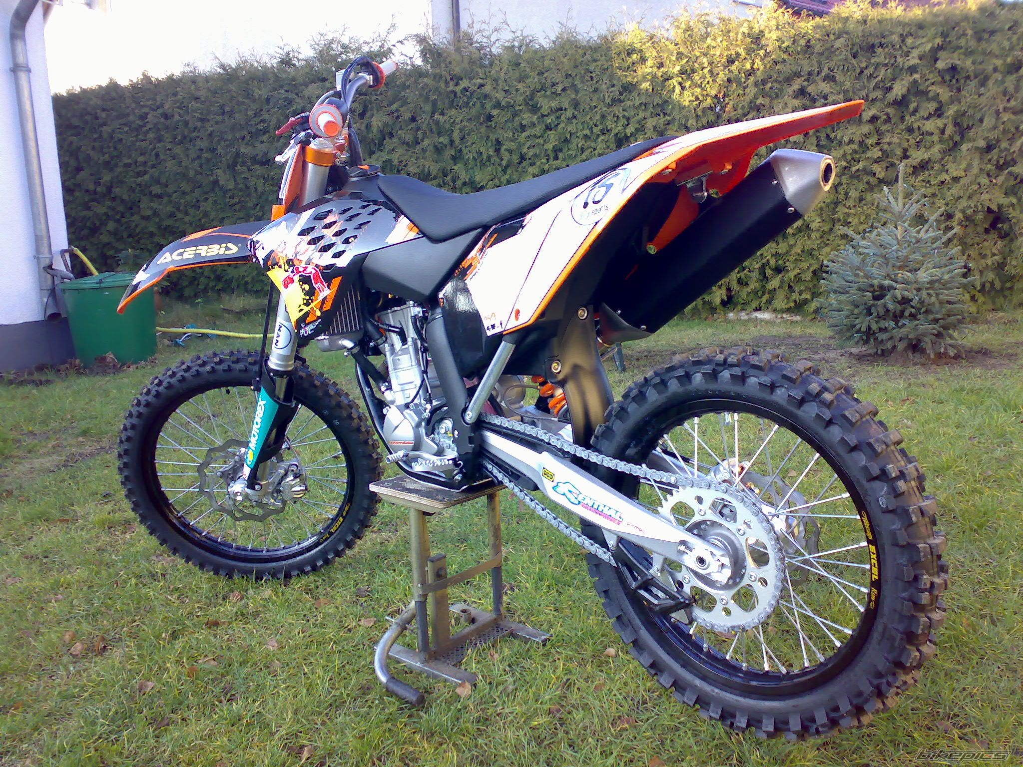 Photo 1540392