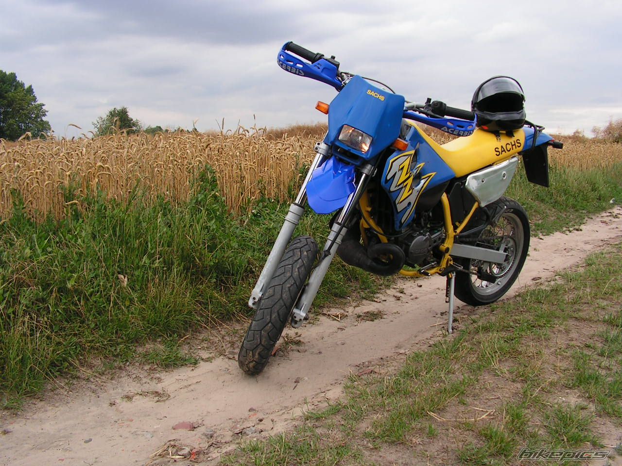 Photo 1541449