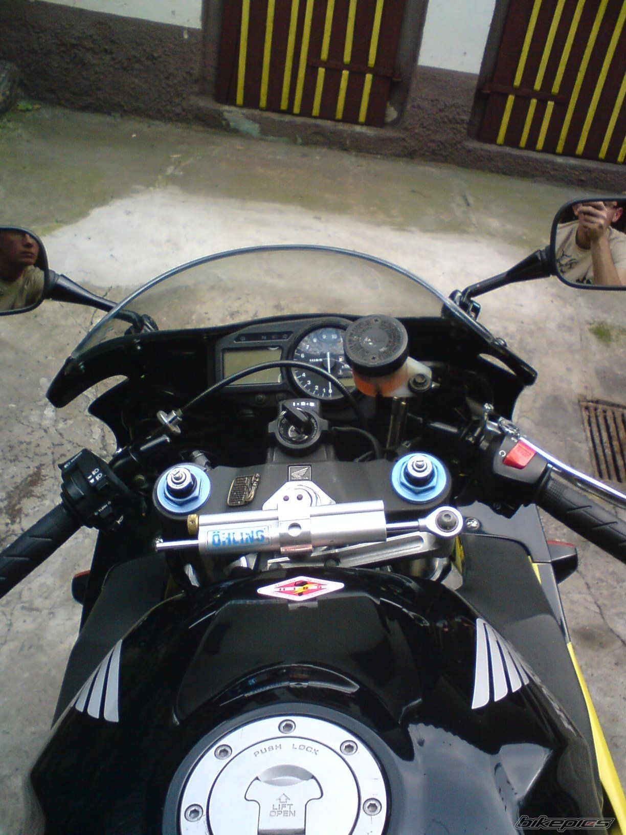 Photo 1542049