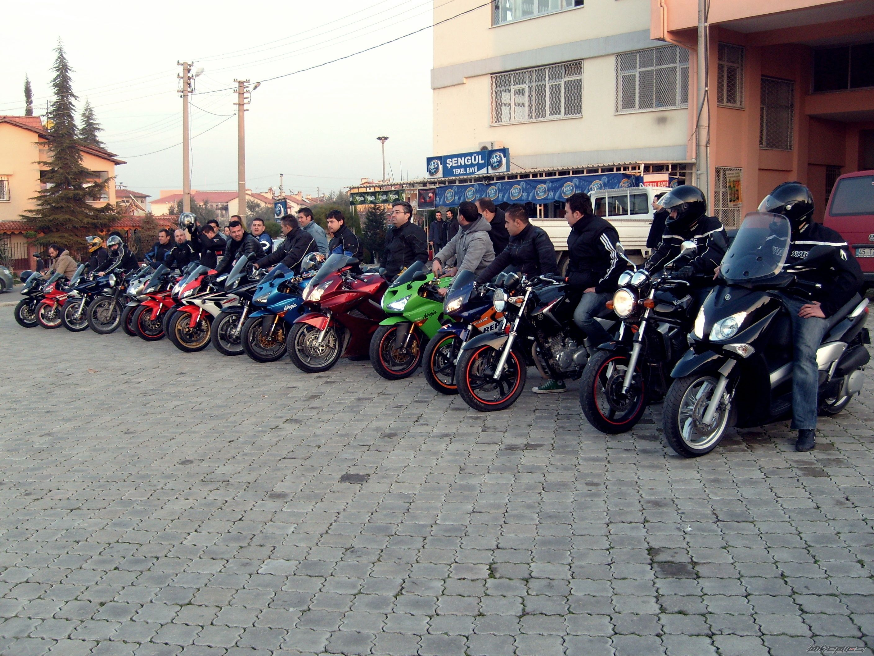 Photo 1543237