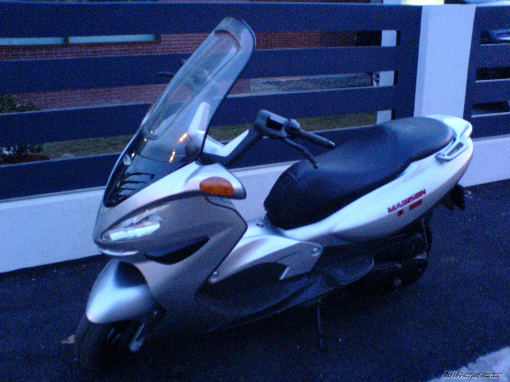Photo 1543962