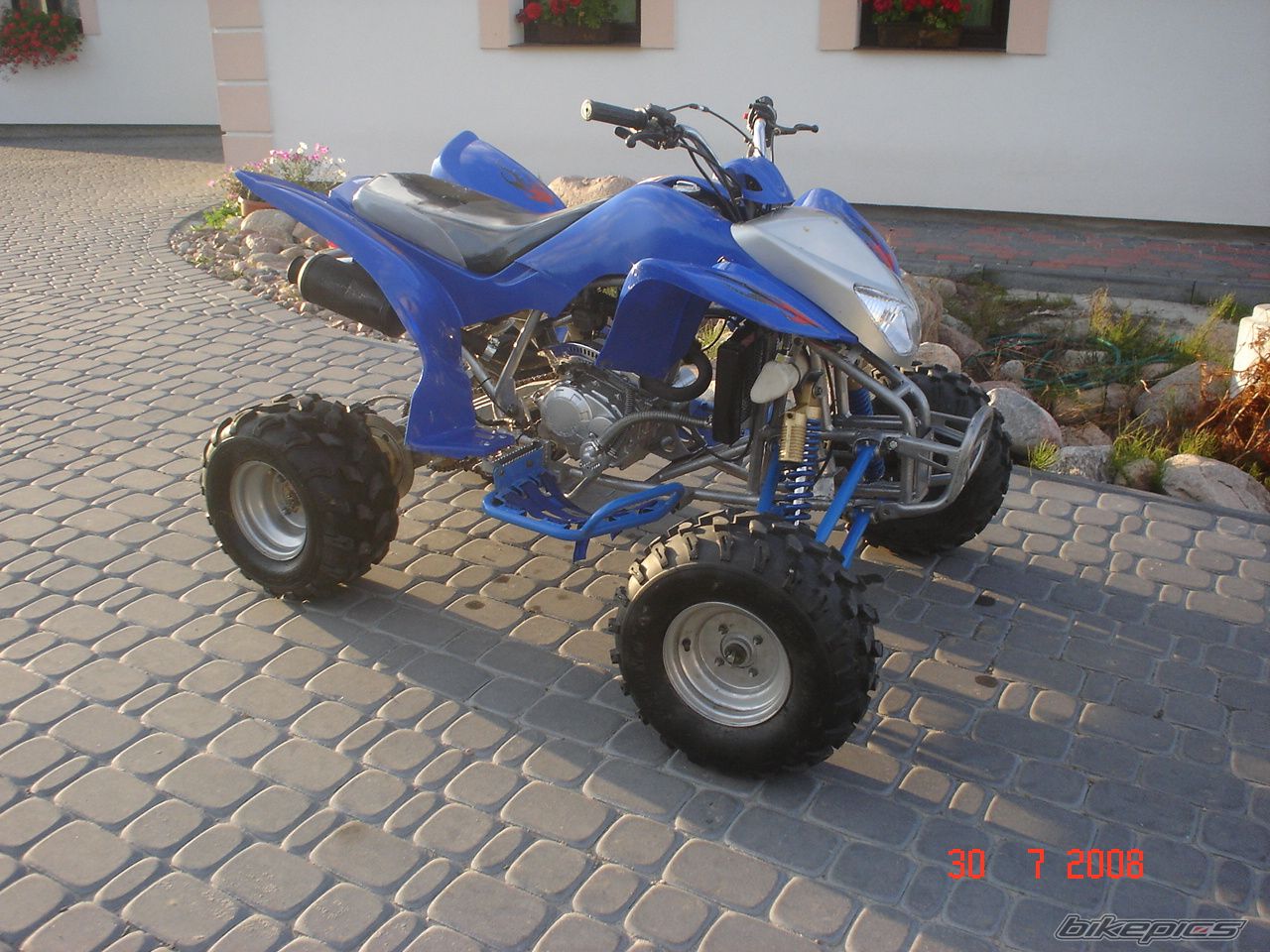 Photo 1544106