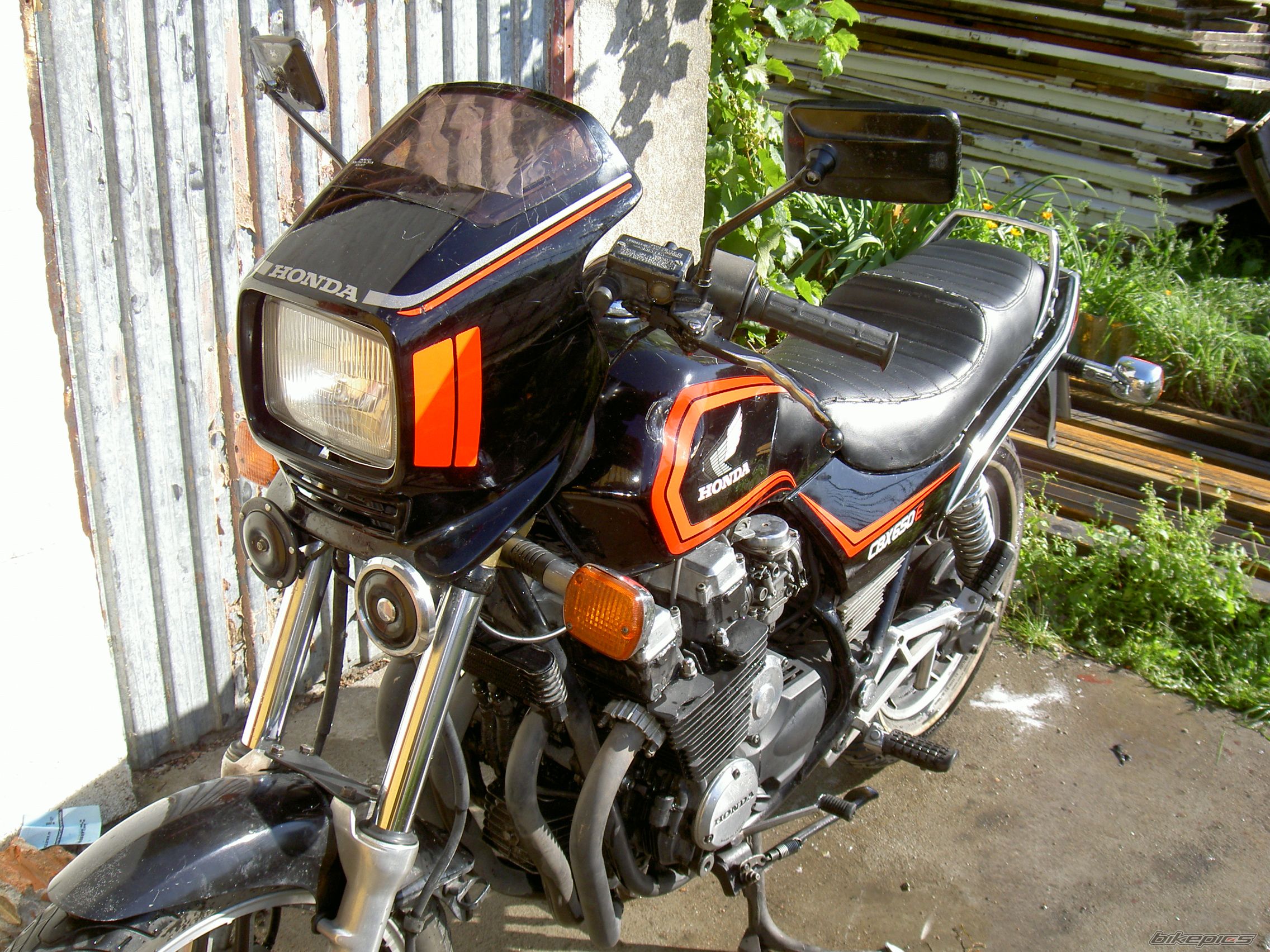 Photo 1544129