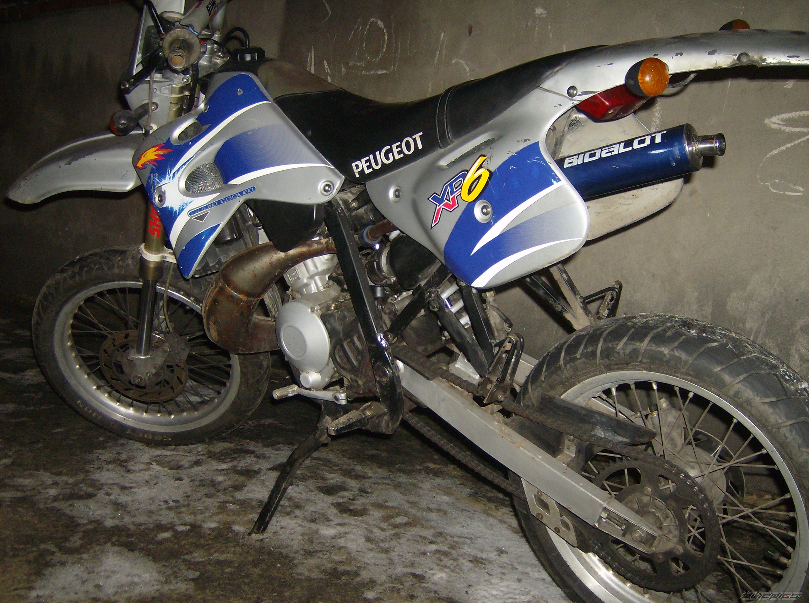 Photo 1544796