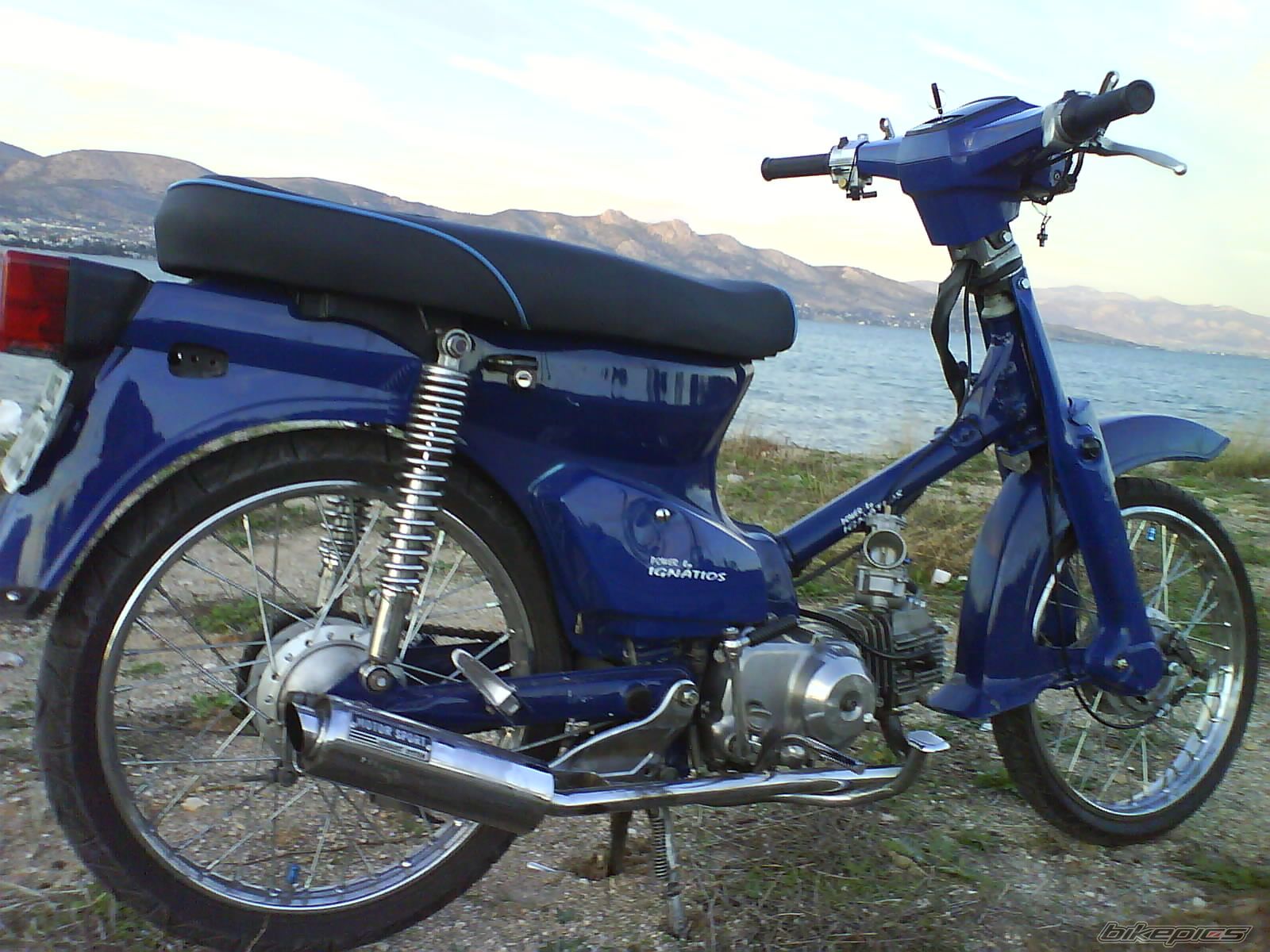 Photo 1544946