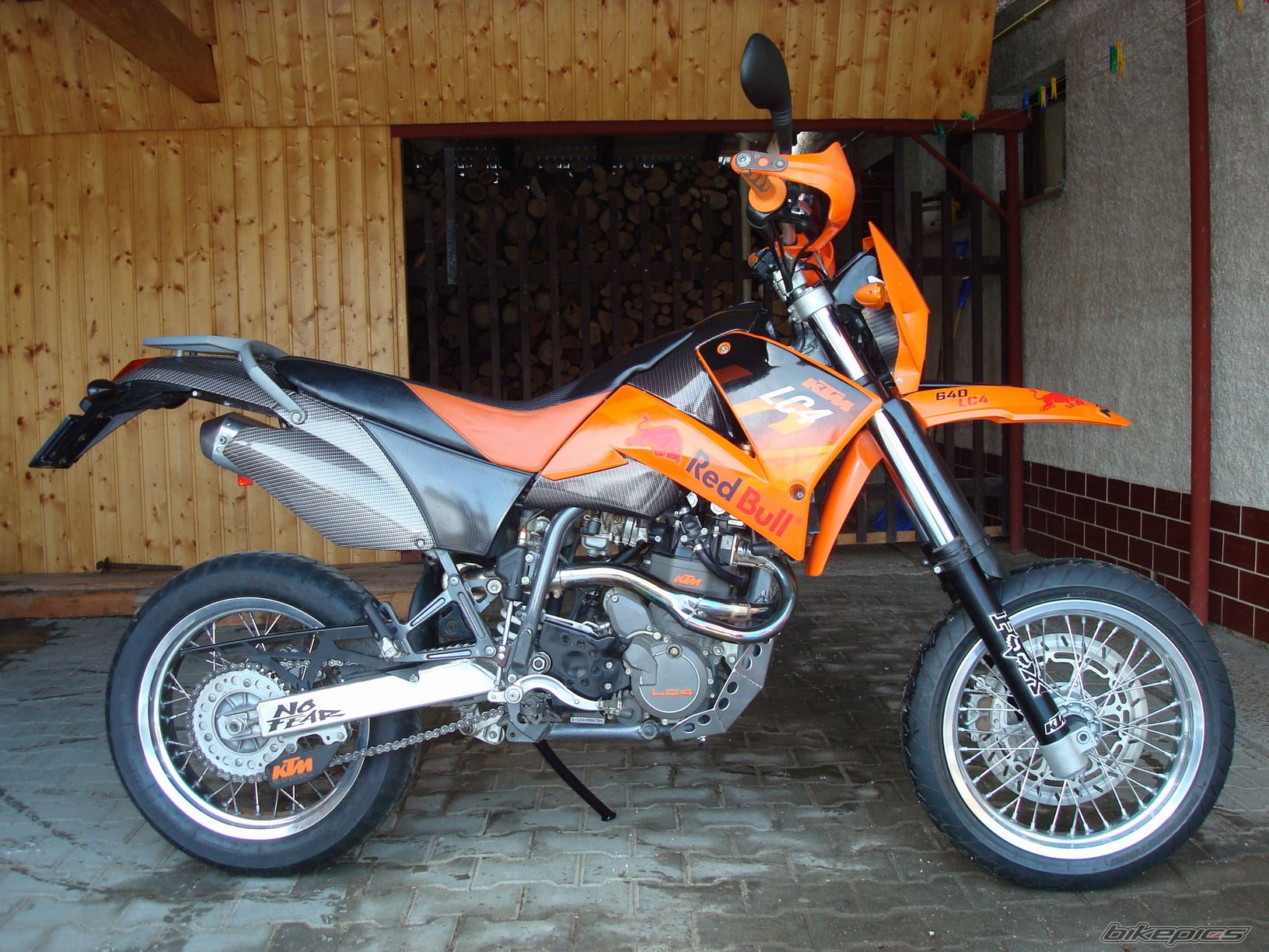 Photo 1546889