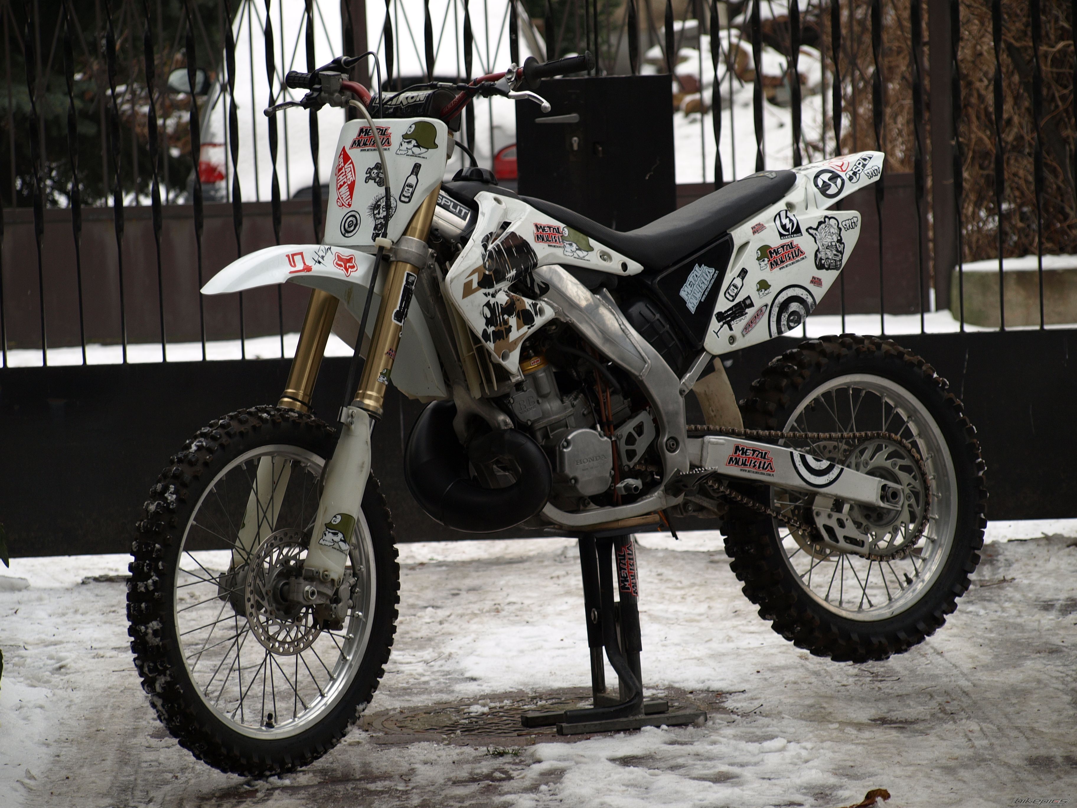 Photo 1551106