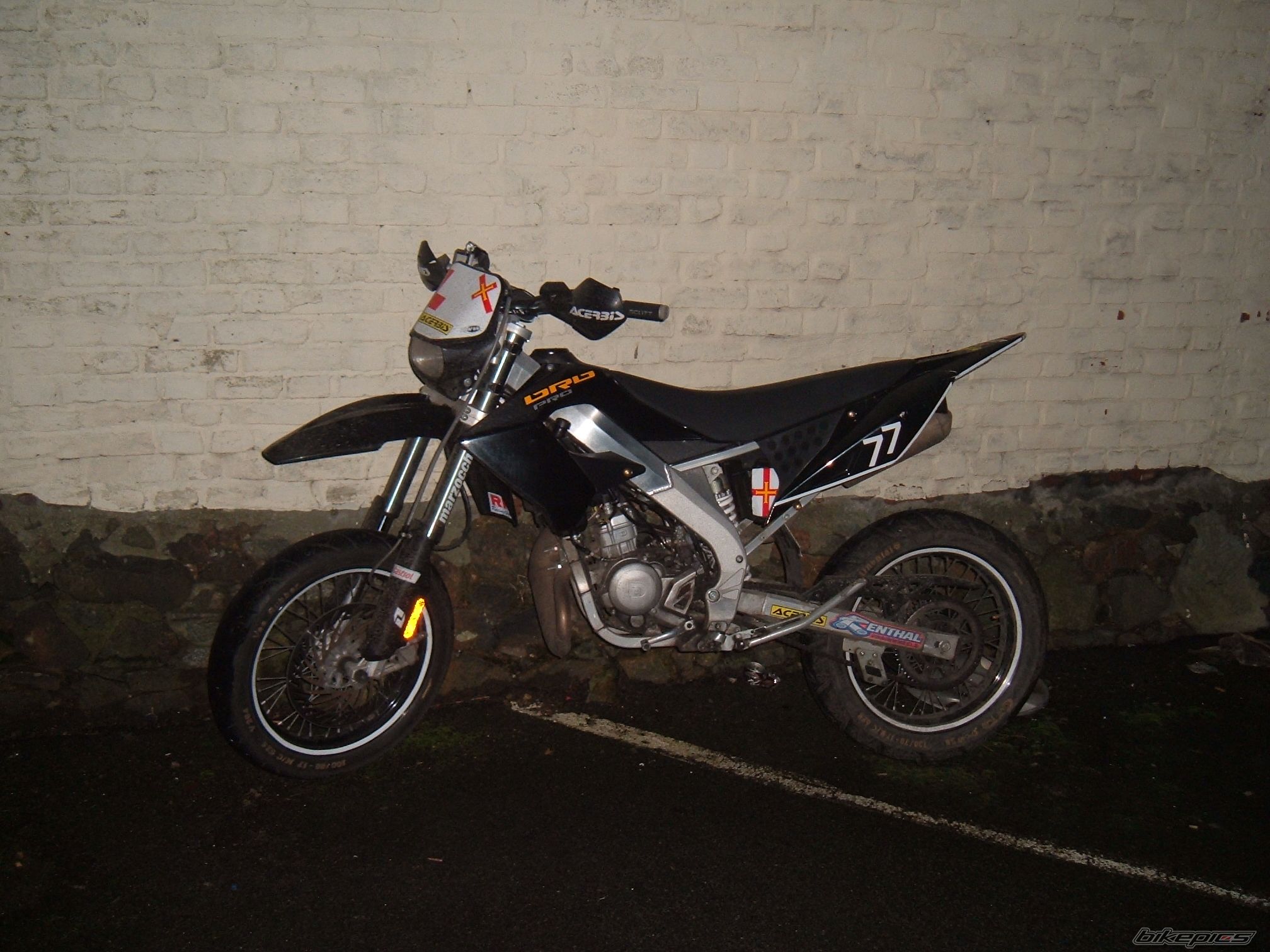 Photo 1551448
