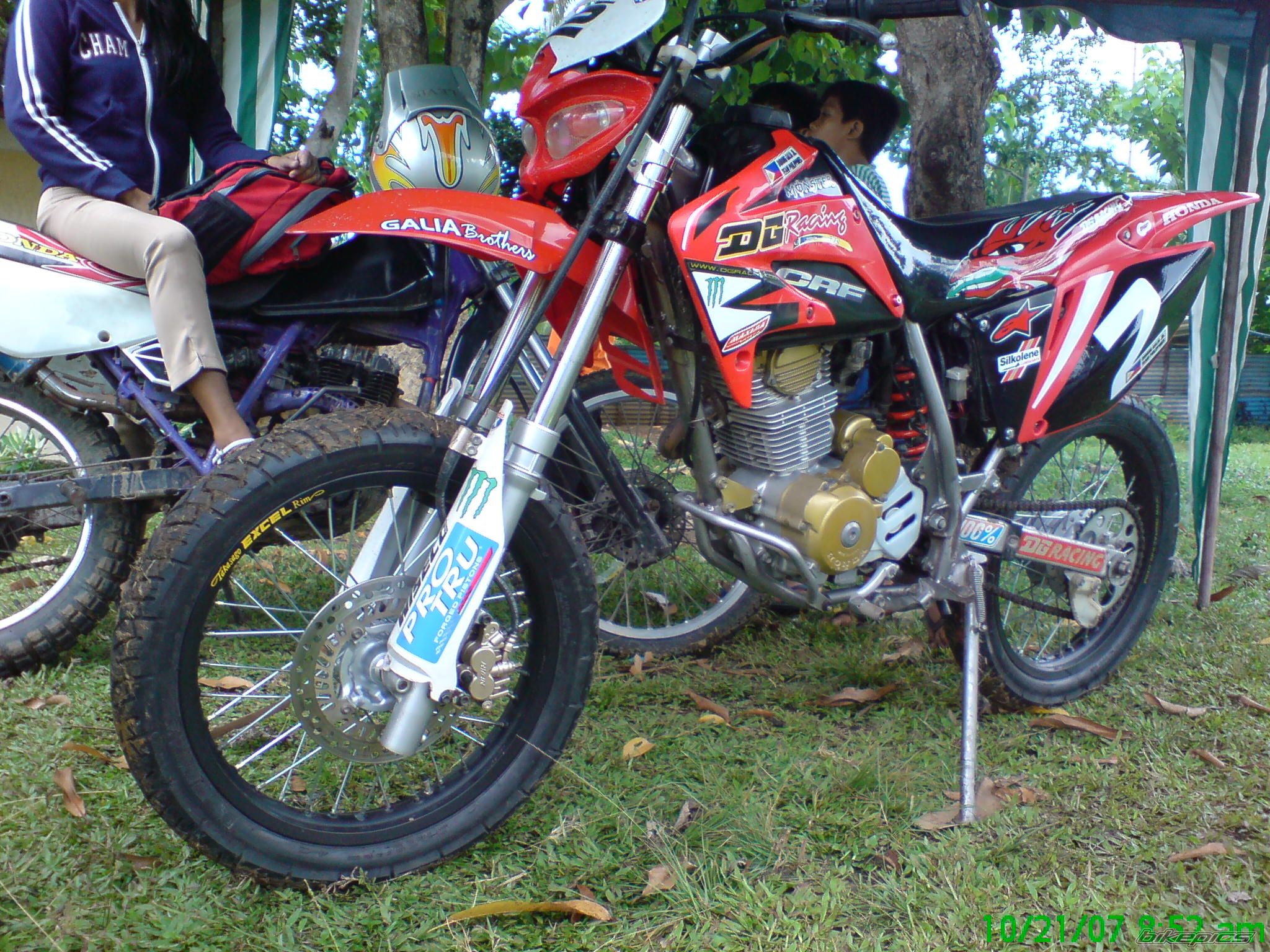 Photo 1553885