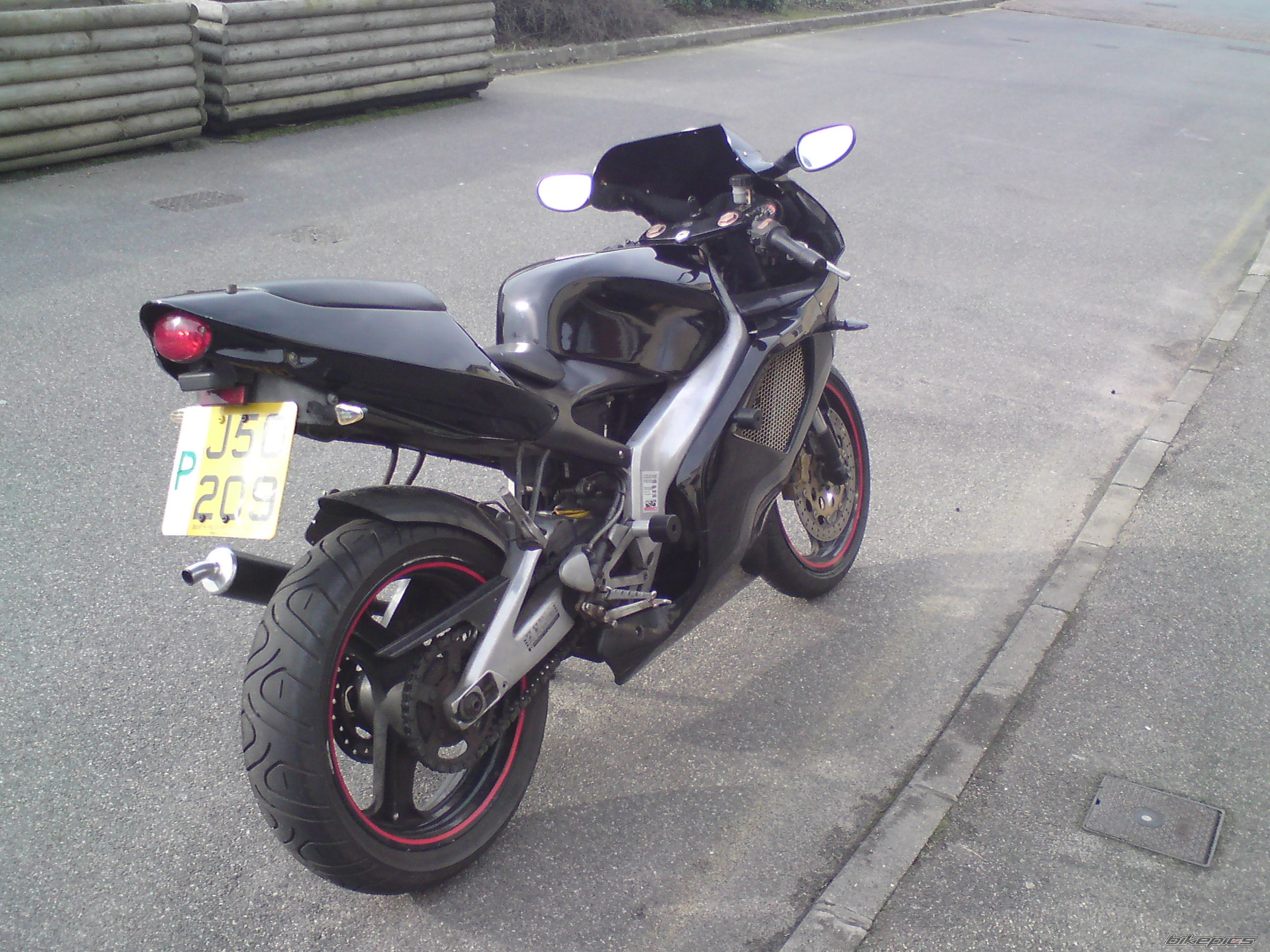 Photo 1557738