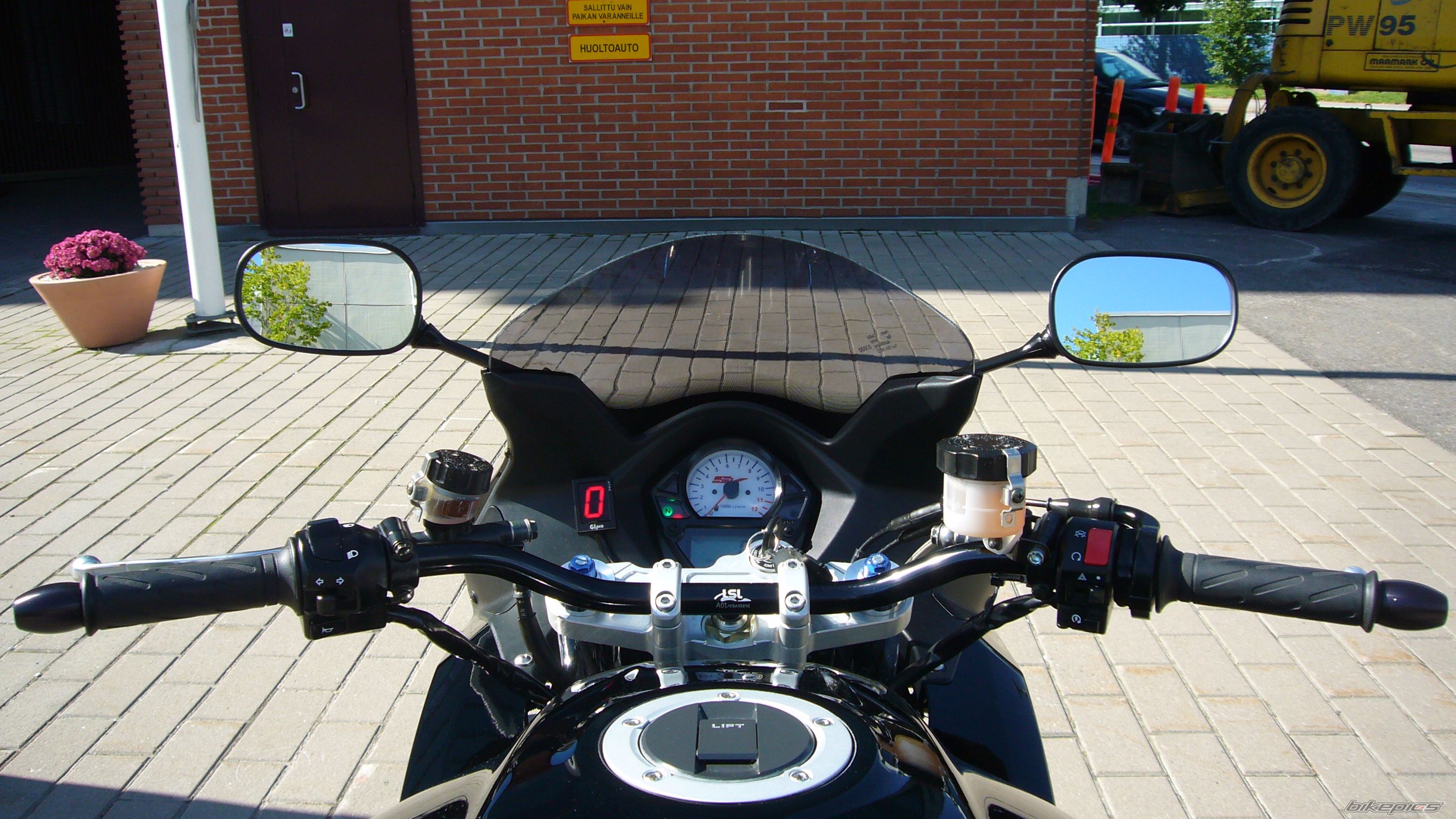 Photo 1561471