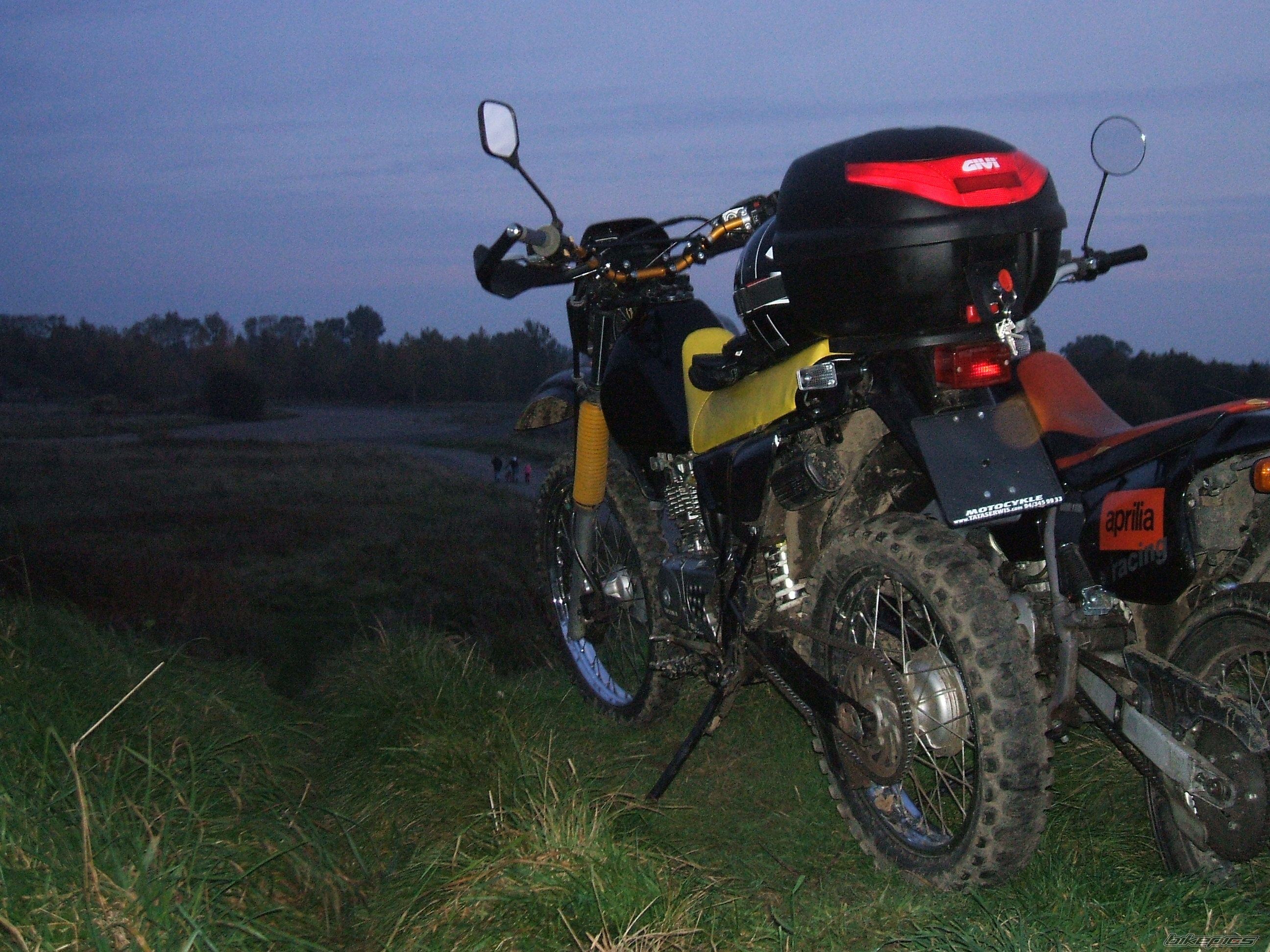 Photo 1562330