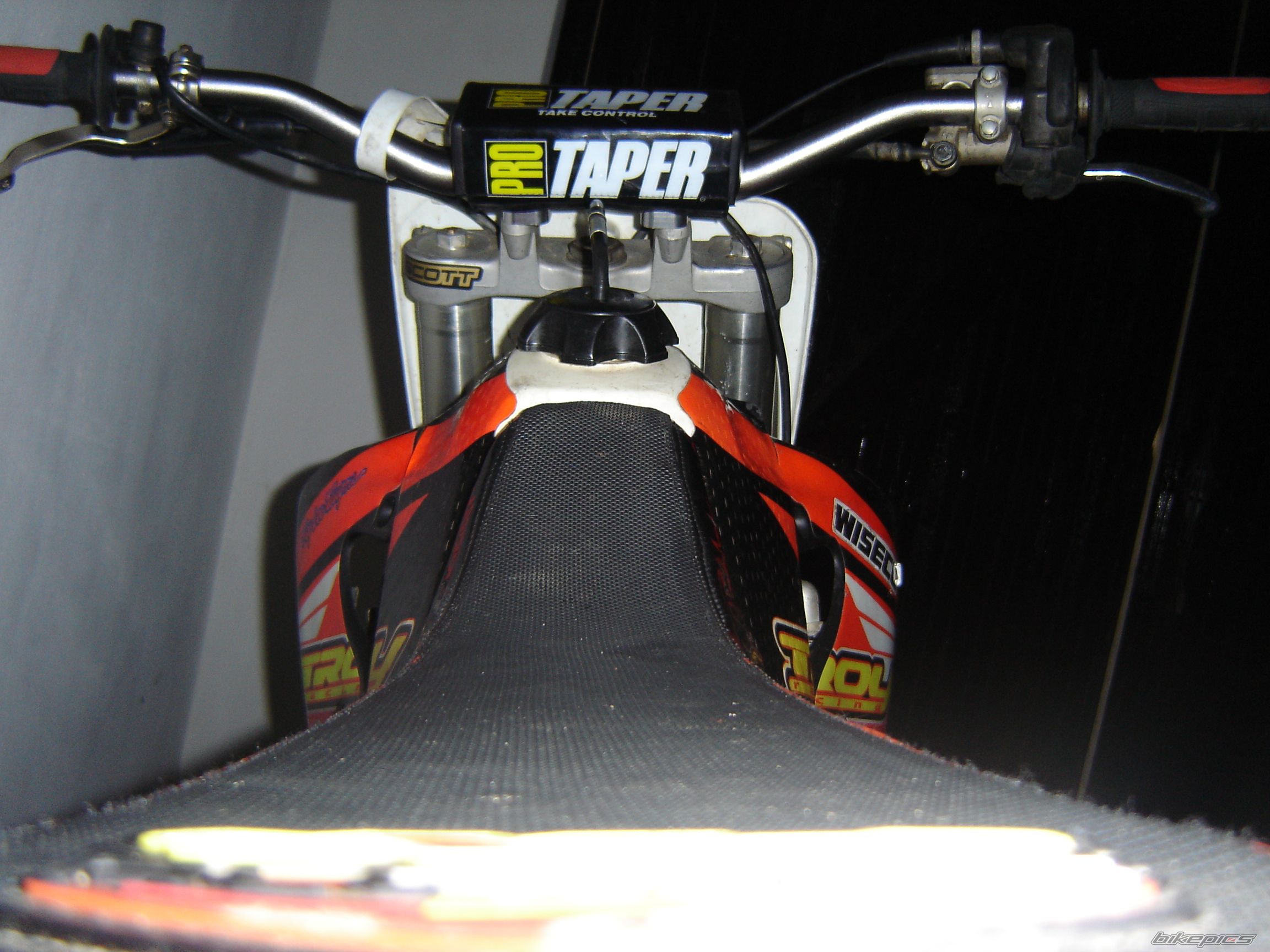 Photo 1562372