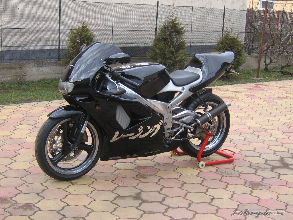 Photo 1562587
